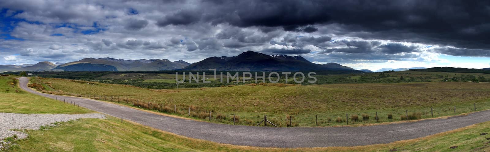 Panoramic of Ben Nevis Mountain Range by olliemt
