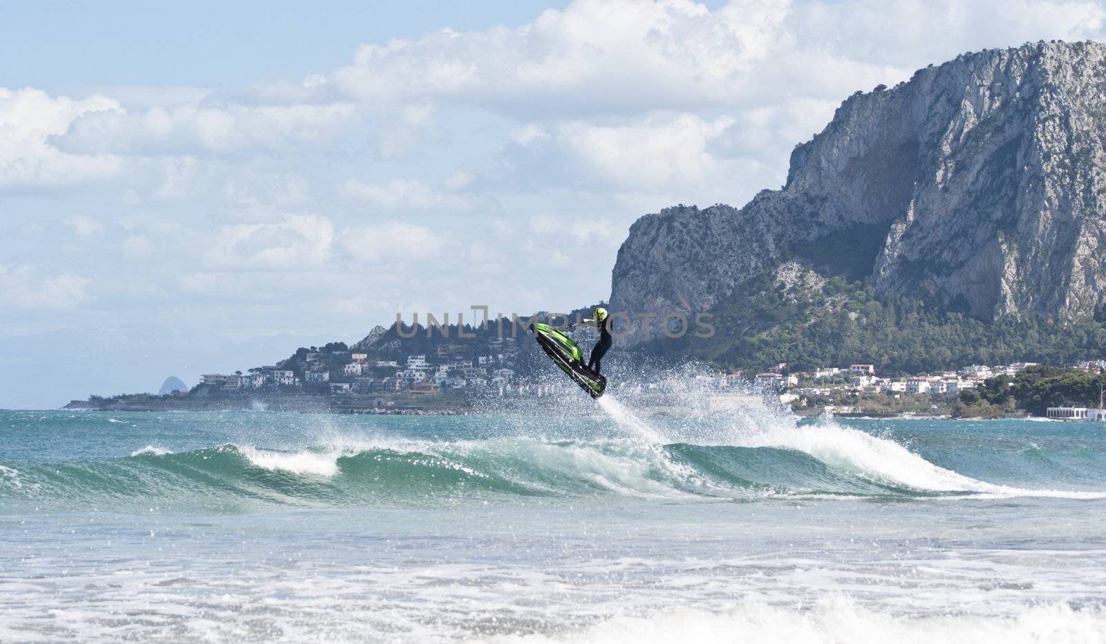 Man jumps on the jet ski by gandolfocannatella