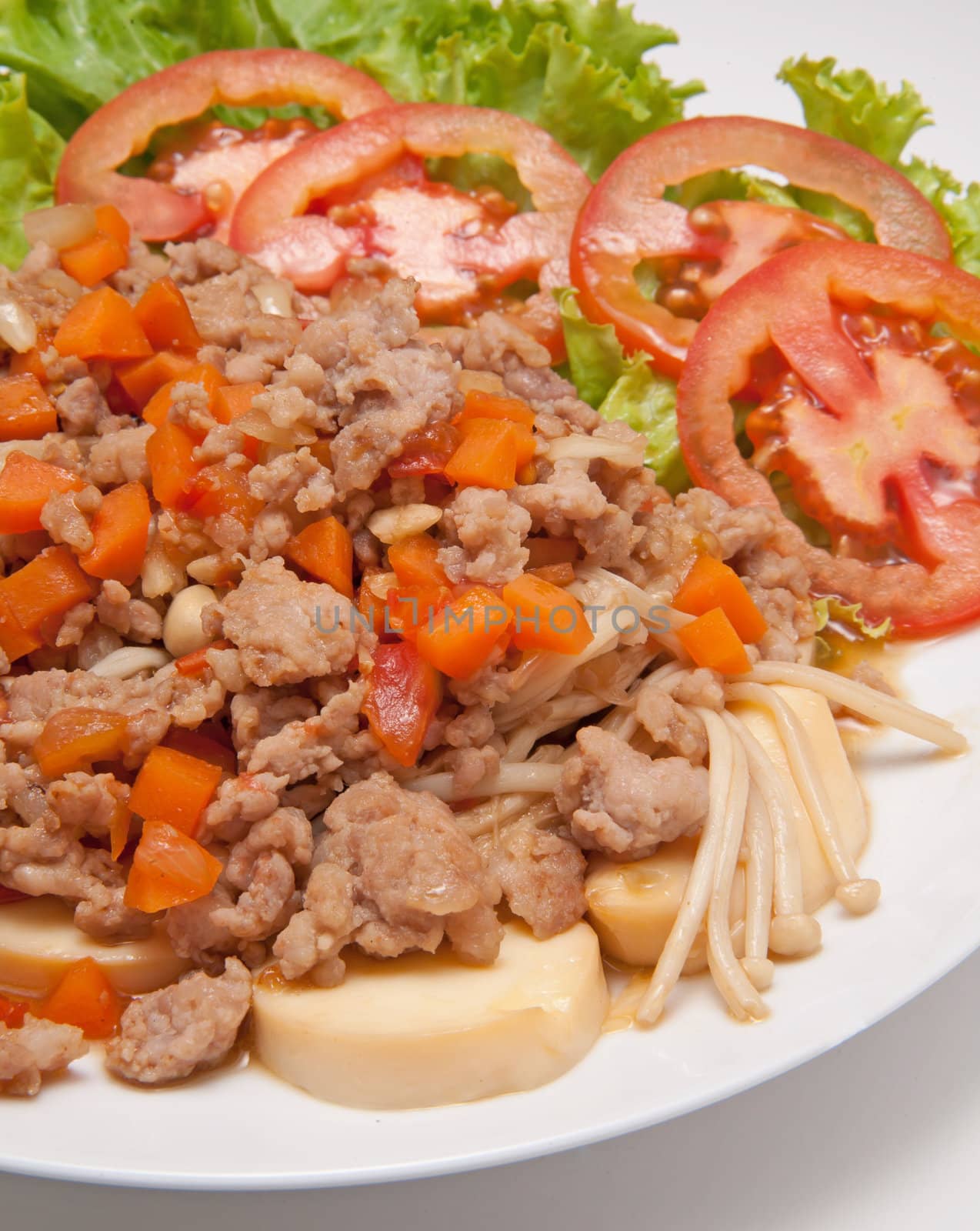 Fried tofu, mushrooms, carrots, tomatoes.