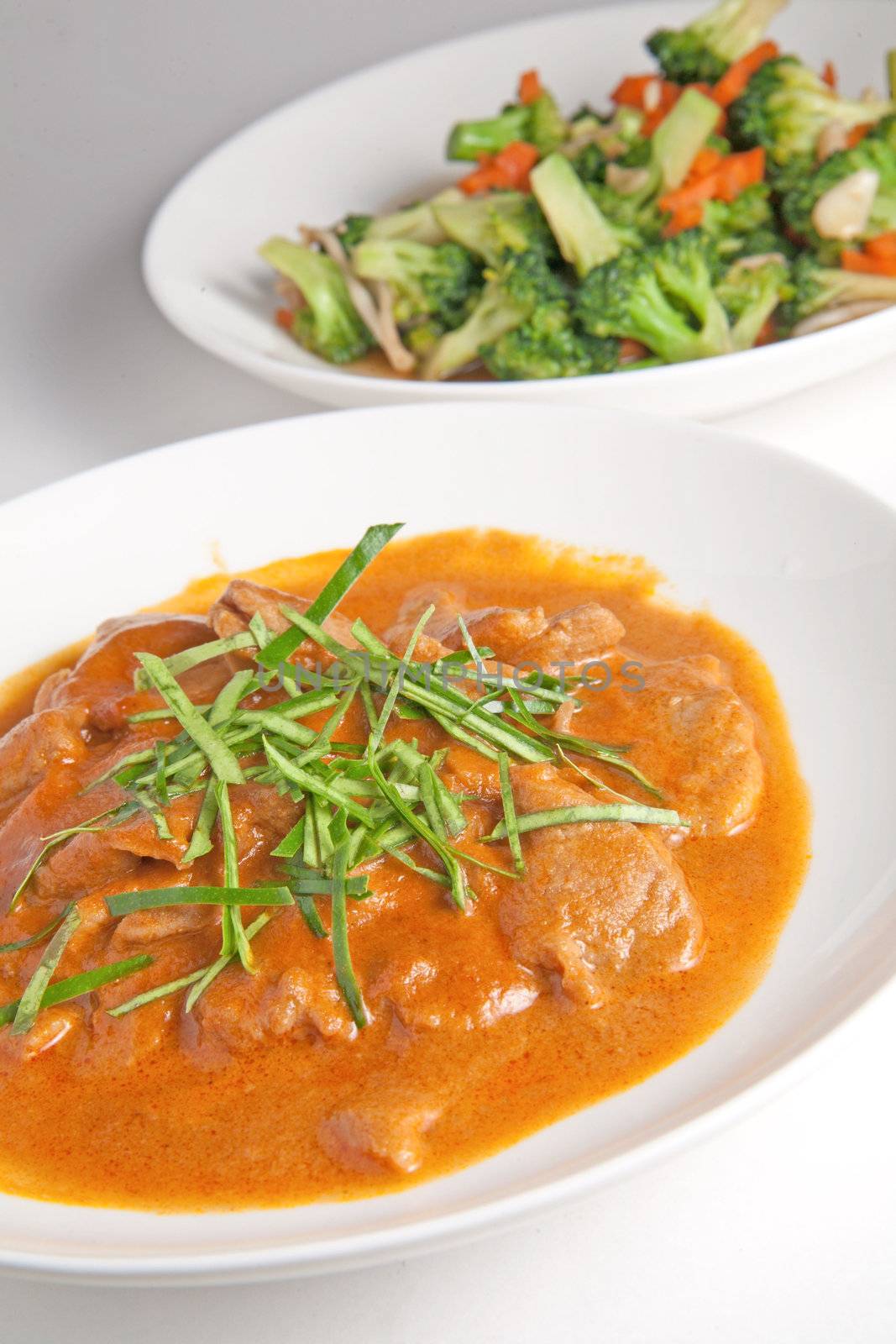 Curry chicken with vegetables, fried broccoli