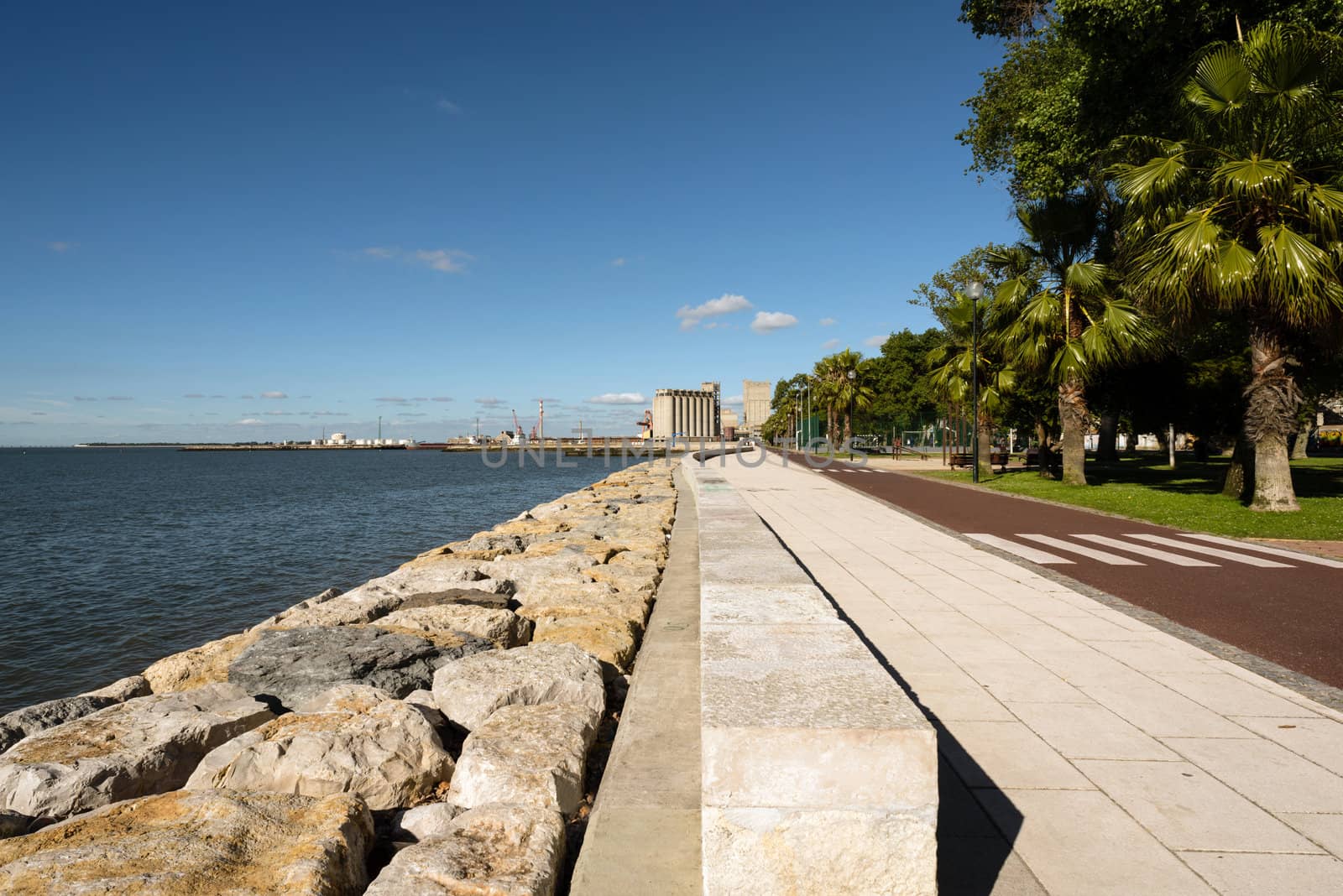 Cycle track  along the Tejo river.