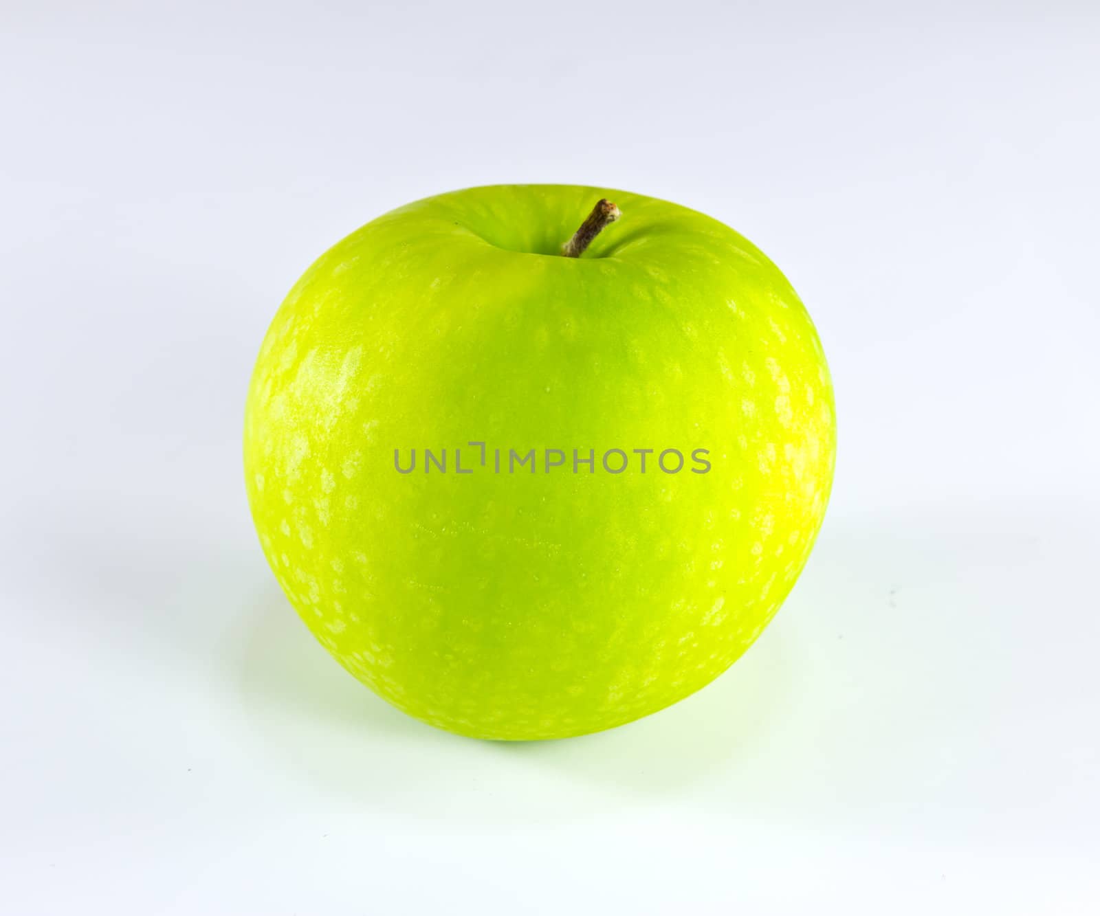 green apple isolated by tungphoto