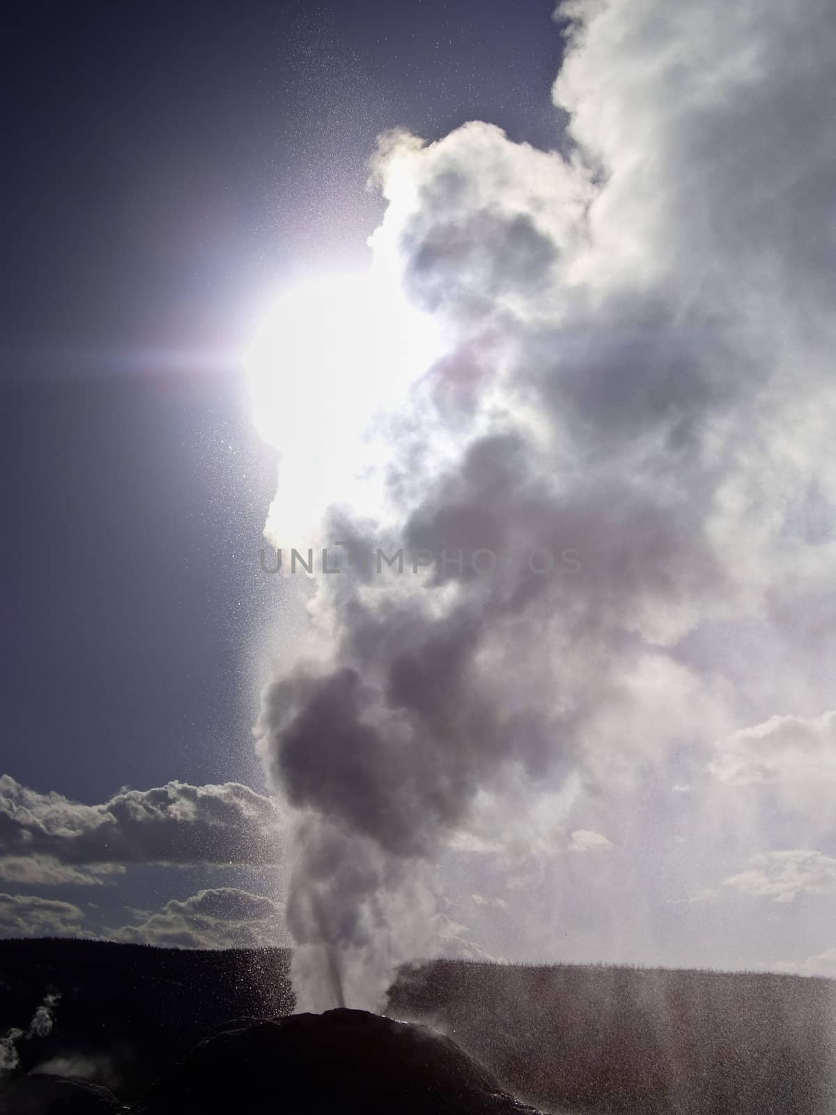 Sunlight through the steam from Lion Geyser by emattil