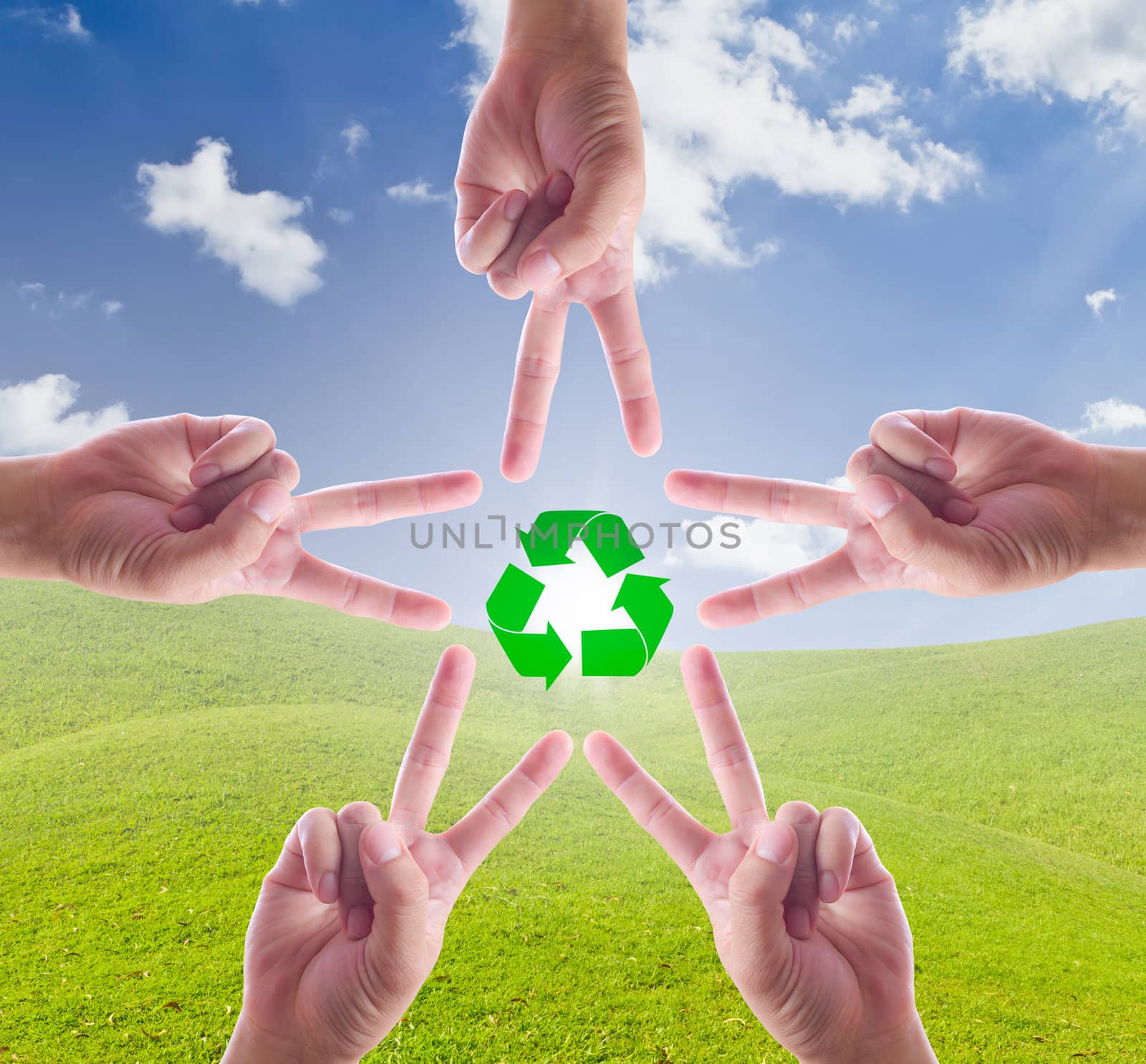 recycle sign in hand make star by tungphoto