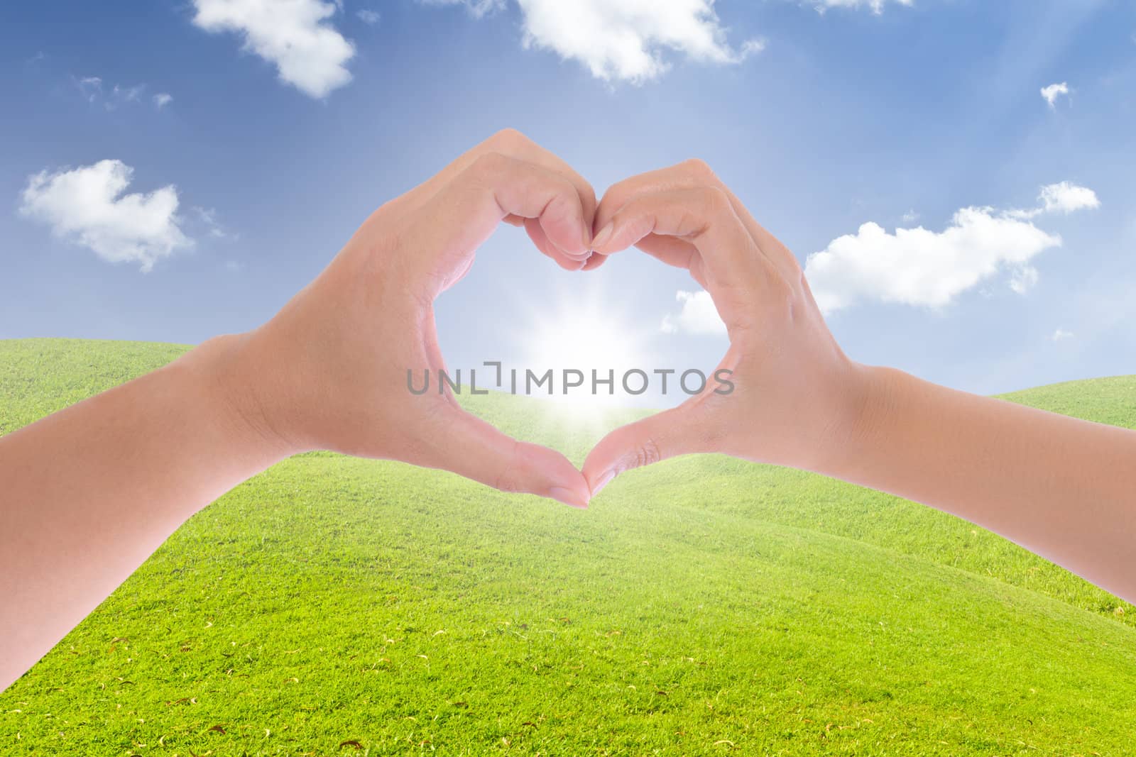 hand made heart on new day by tungphoto