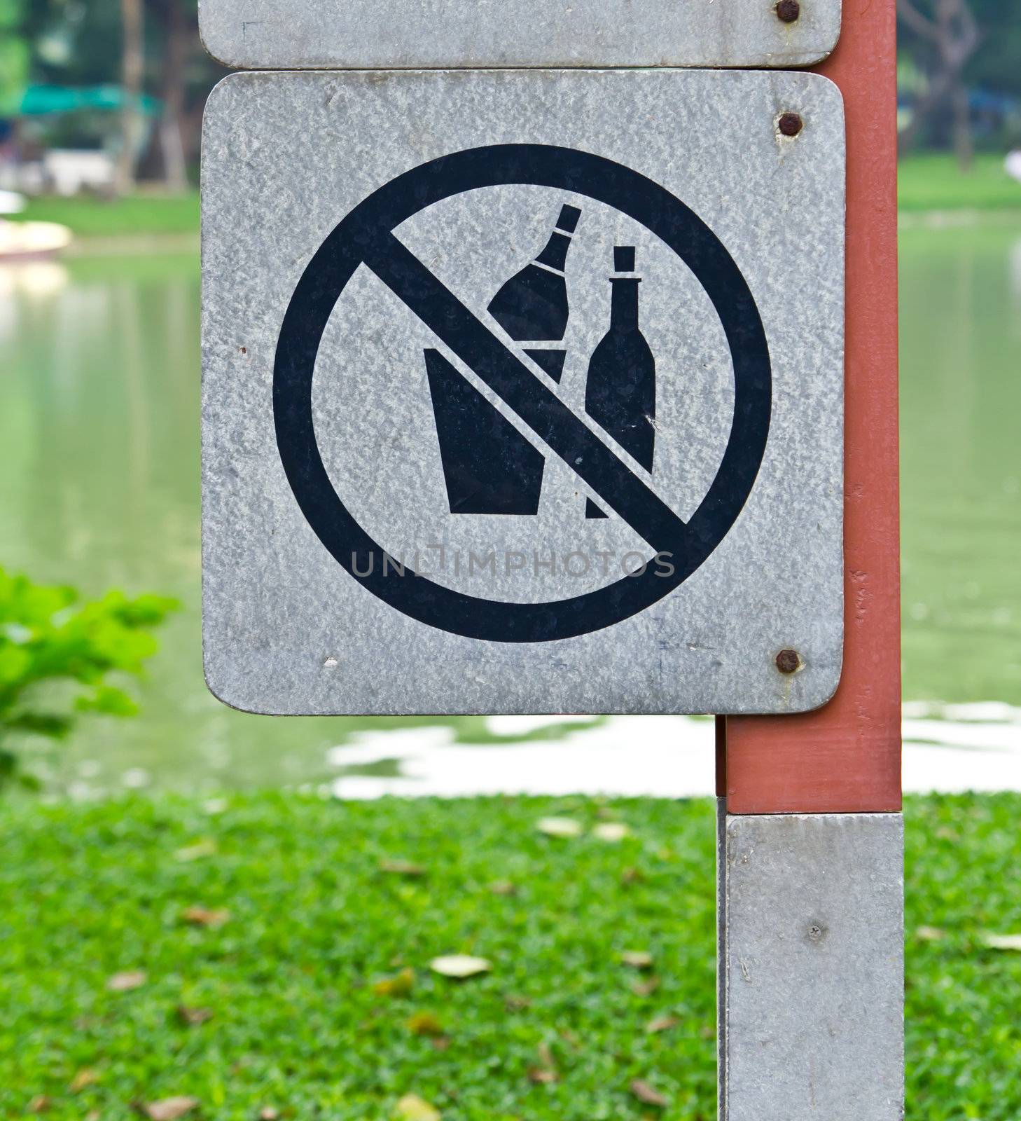 no alcohol sign in park by tungphoto