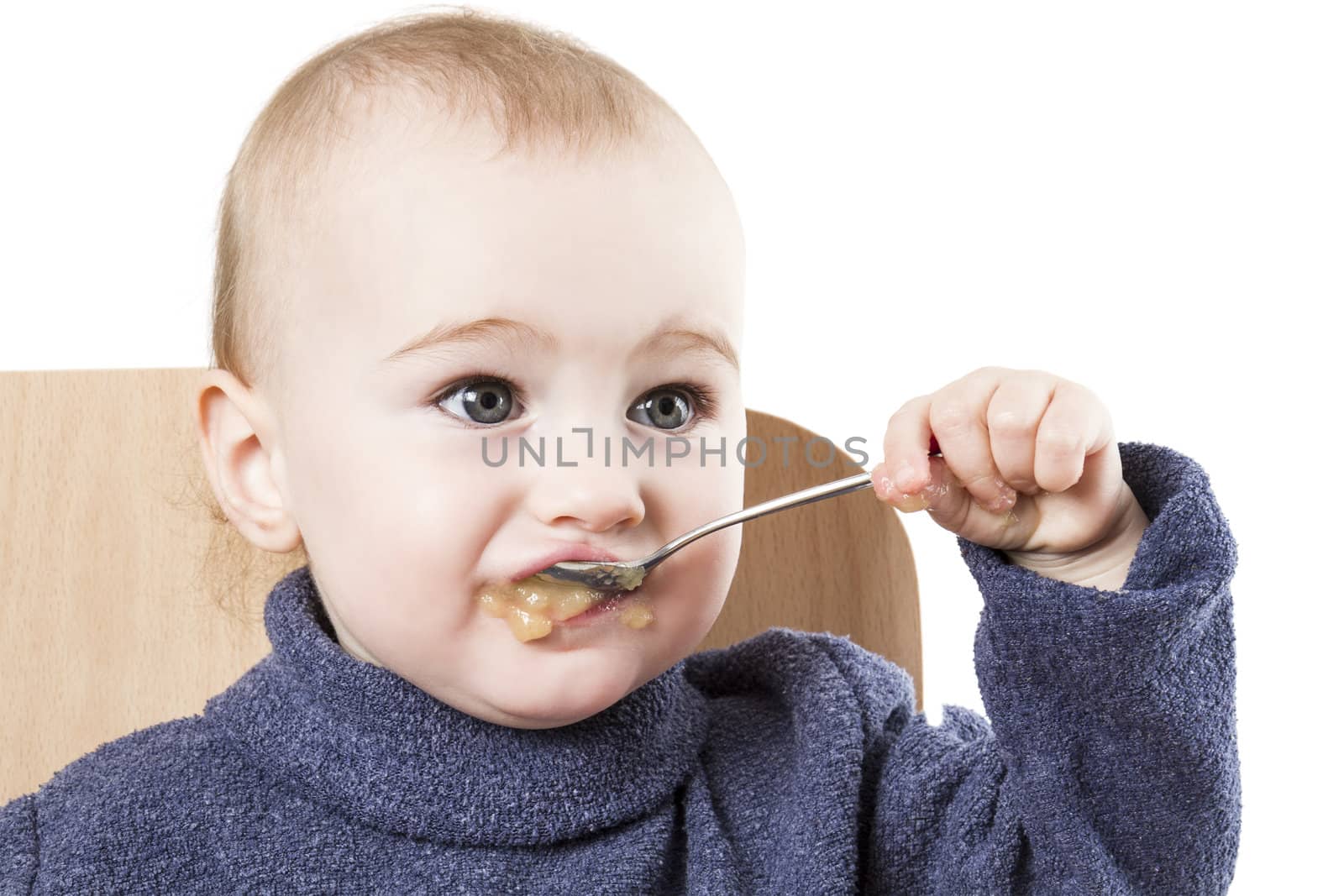 baby eating applesauce by gewoldi