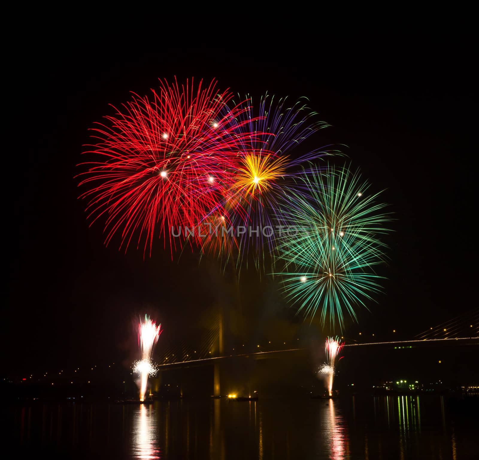 firework in night sky by tungphoto