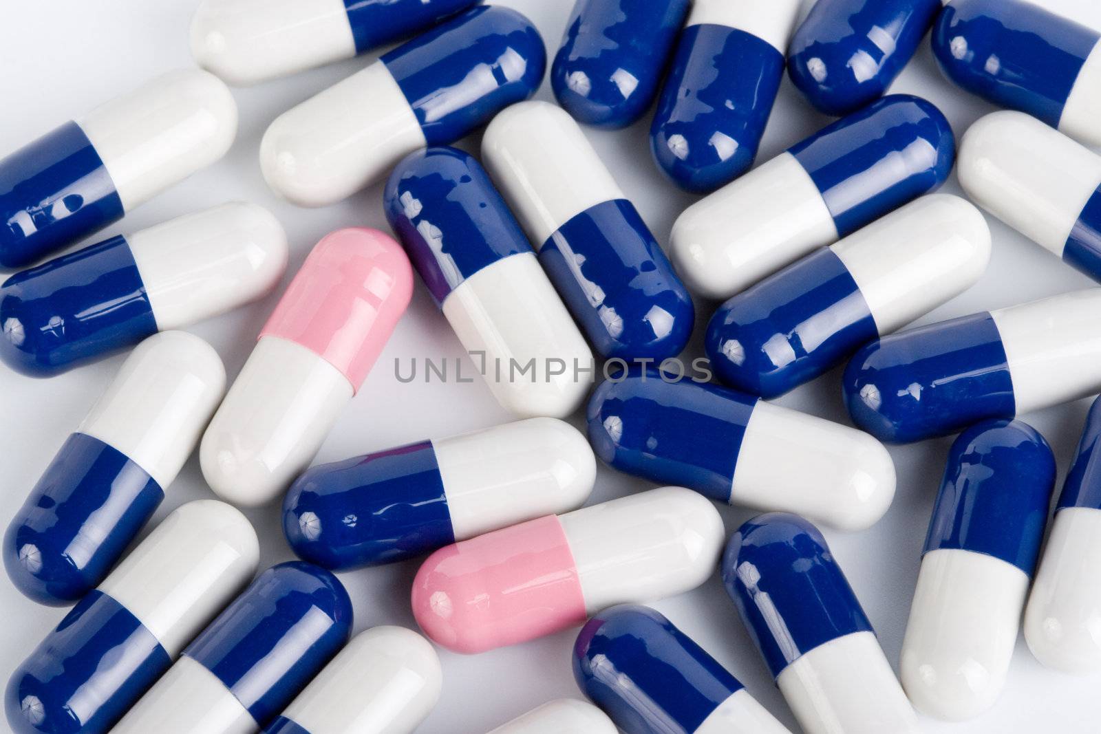 blue and pink capsule pills