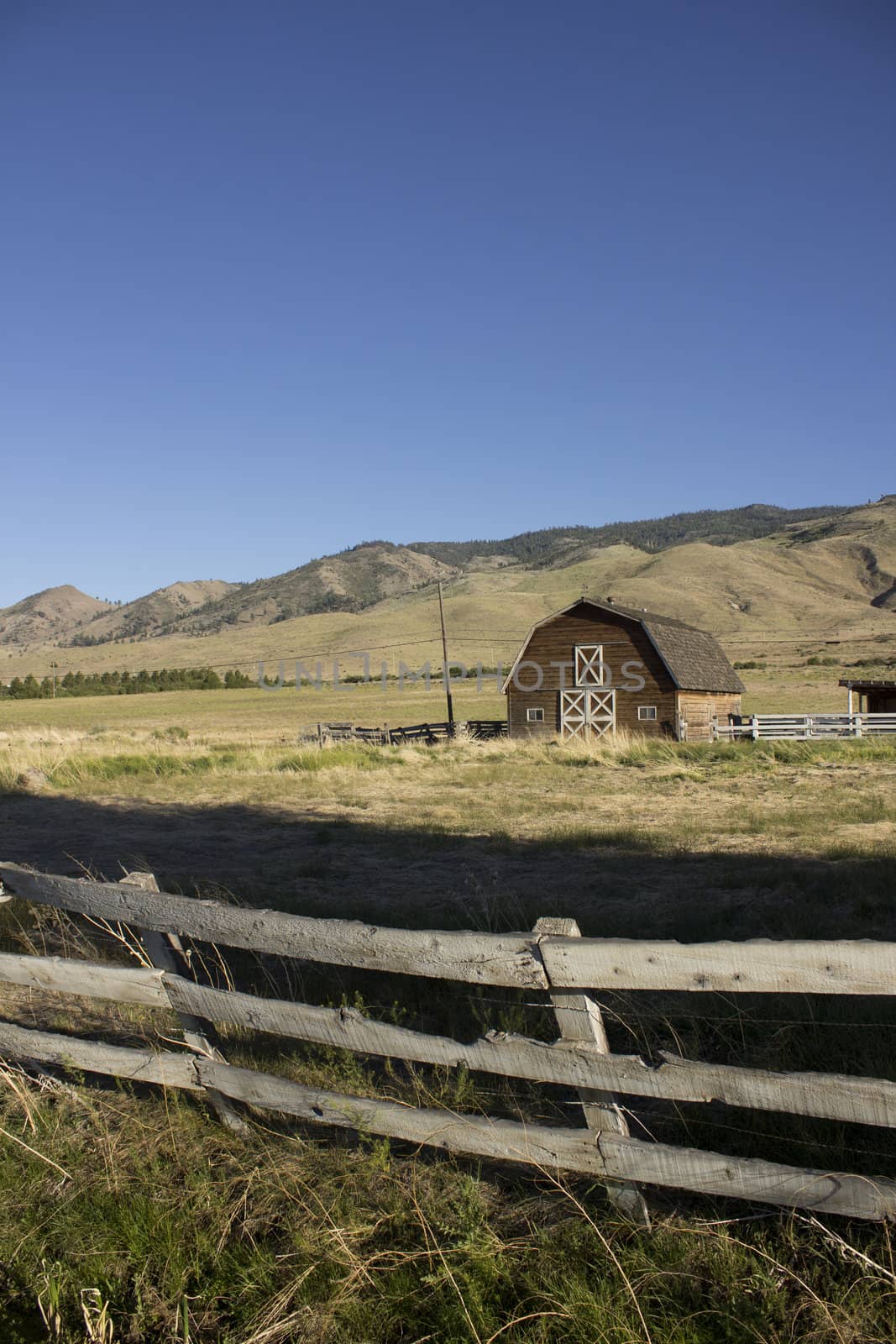 Barn in front of the hills by jeremywhat