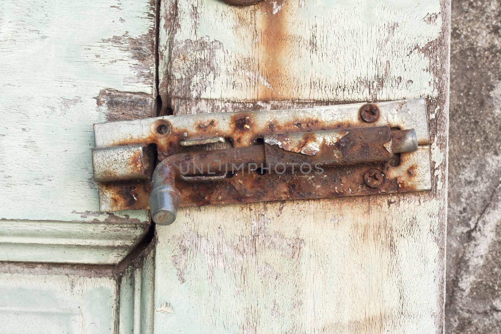 rusty lock, meaning can not be concealed.