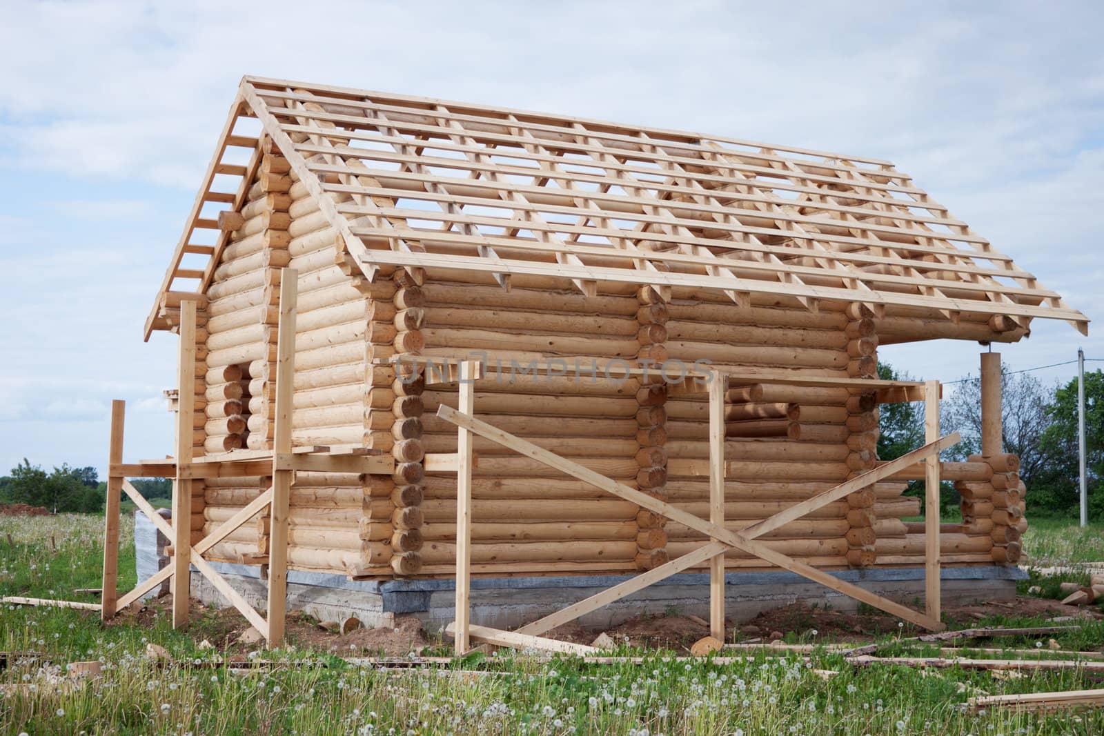 Suburban house made ​​of logs under construction