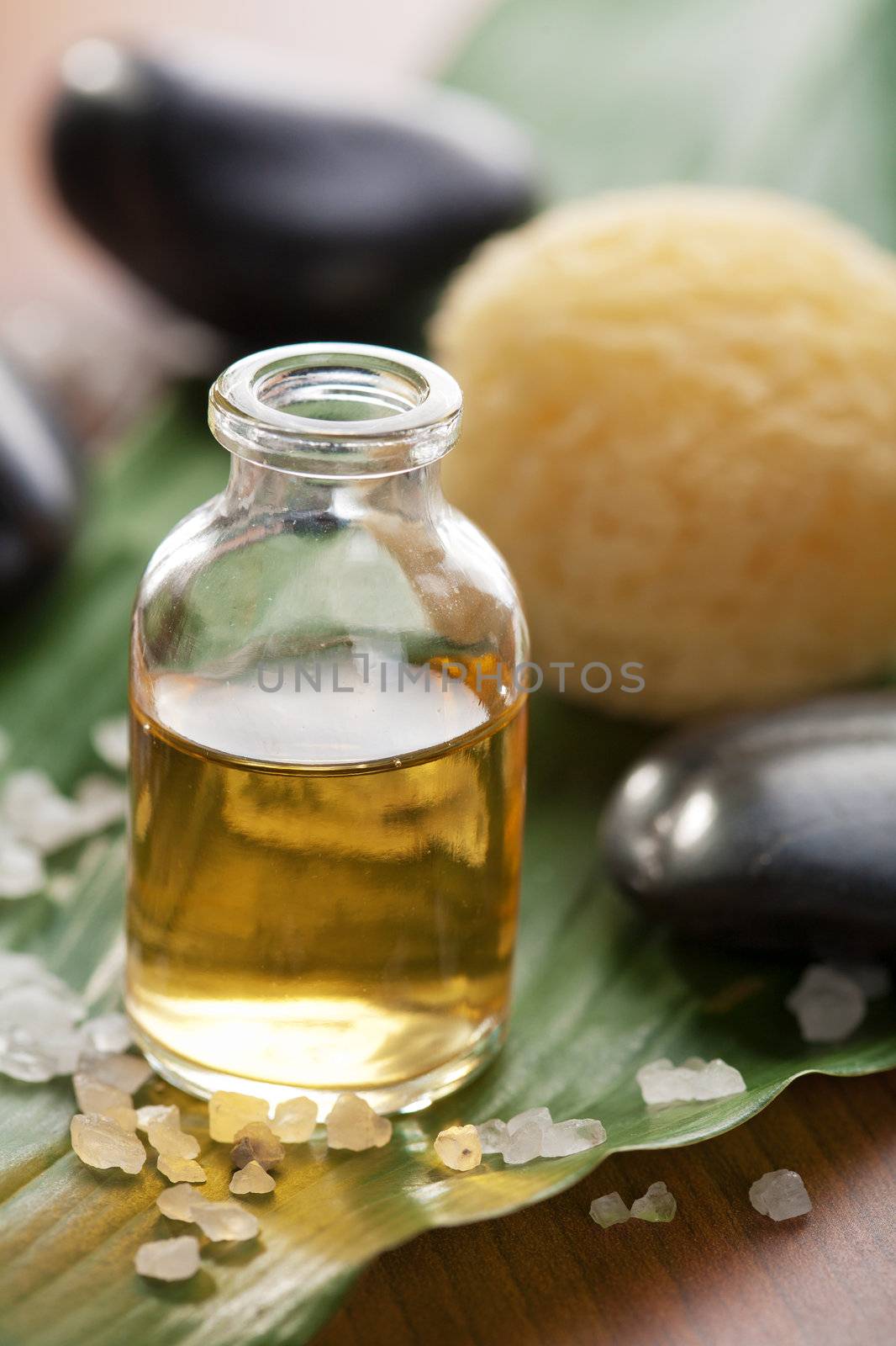 essential oil and stones 