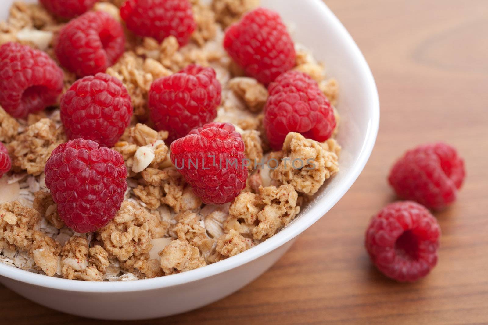 cereal with raspberries 
