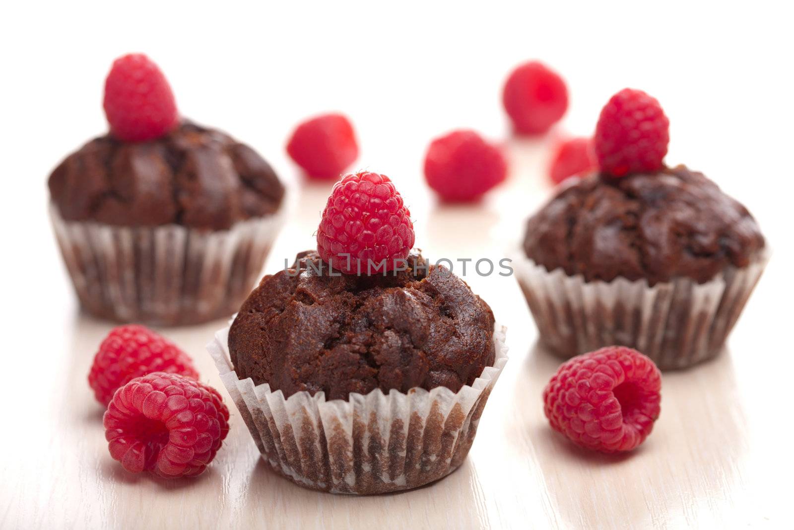 chocolate muffins with raspberry 