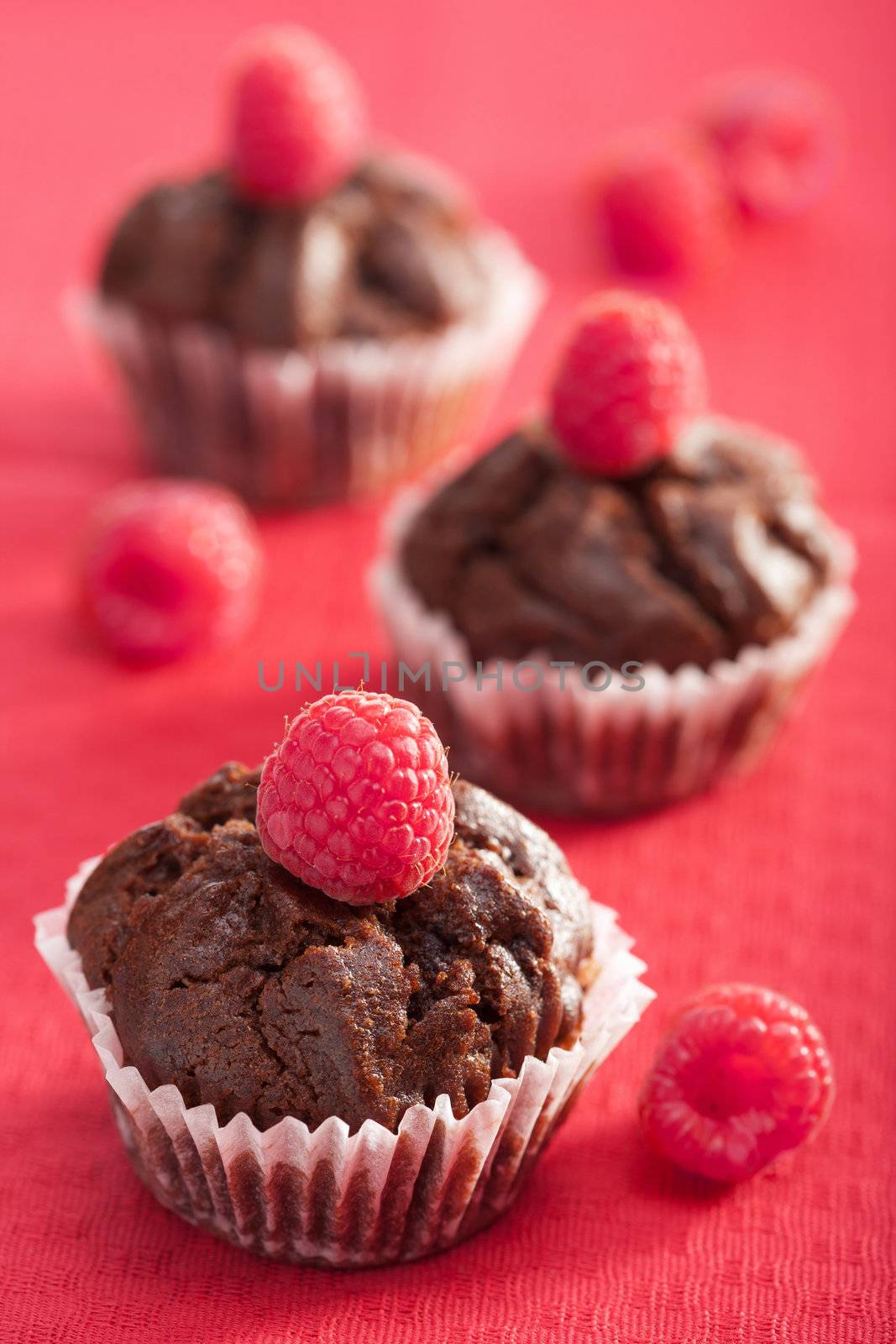 chocolate muffins with raspberry
