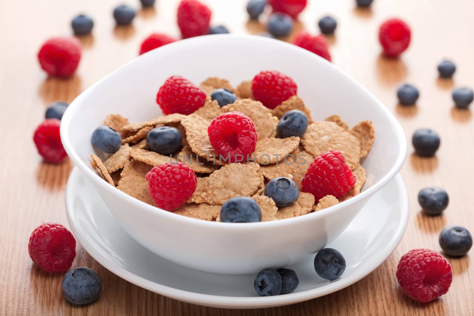 cornflakes with fresh berries 