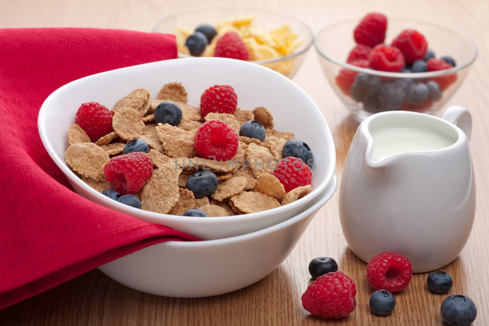 cornflakes with fresh berries 