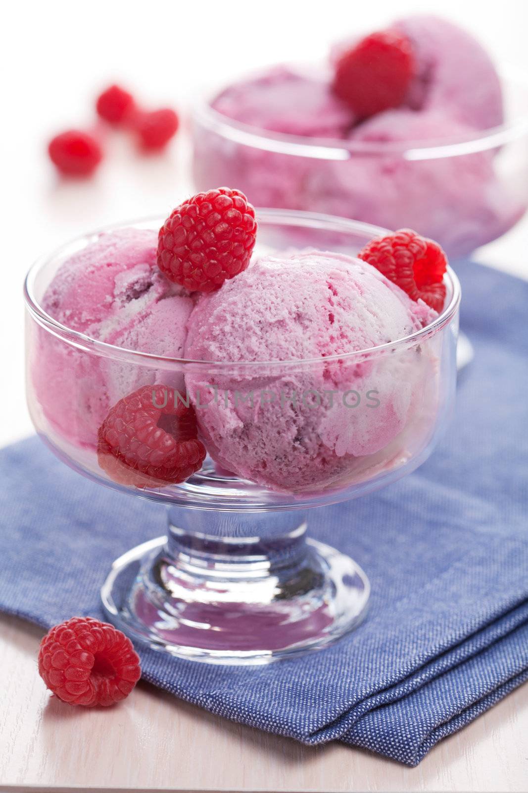 ice cream with fresh raspberries 