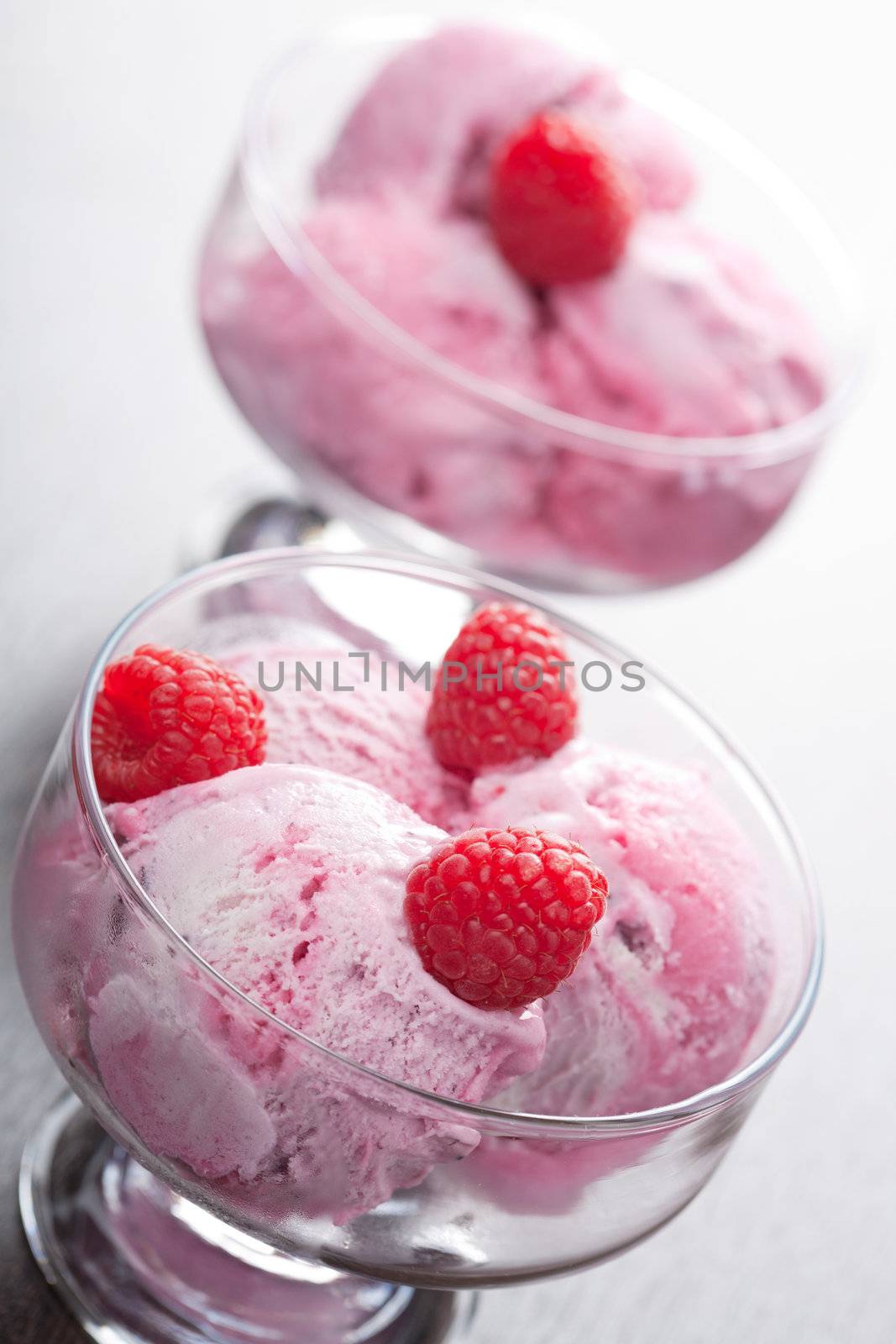 ice cream with fresh raspberries 