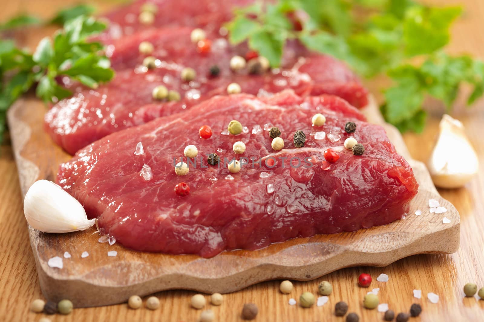 raw beef with spices 