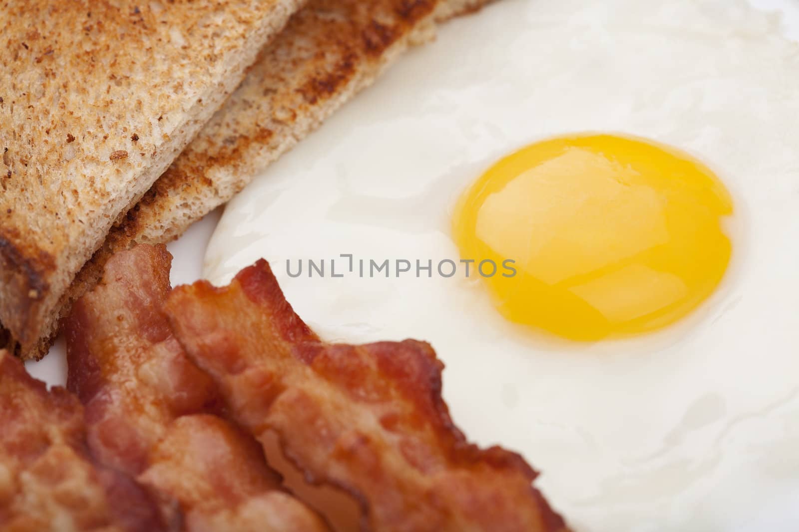 fried egg with bacon and toast