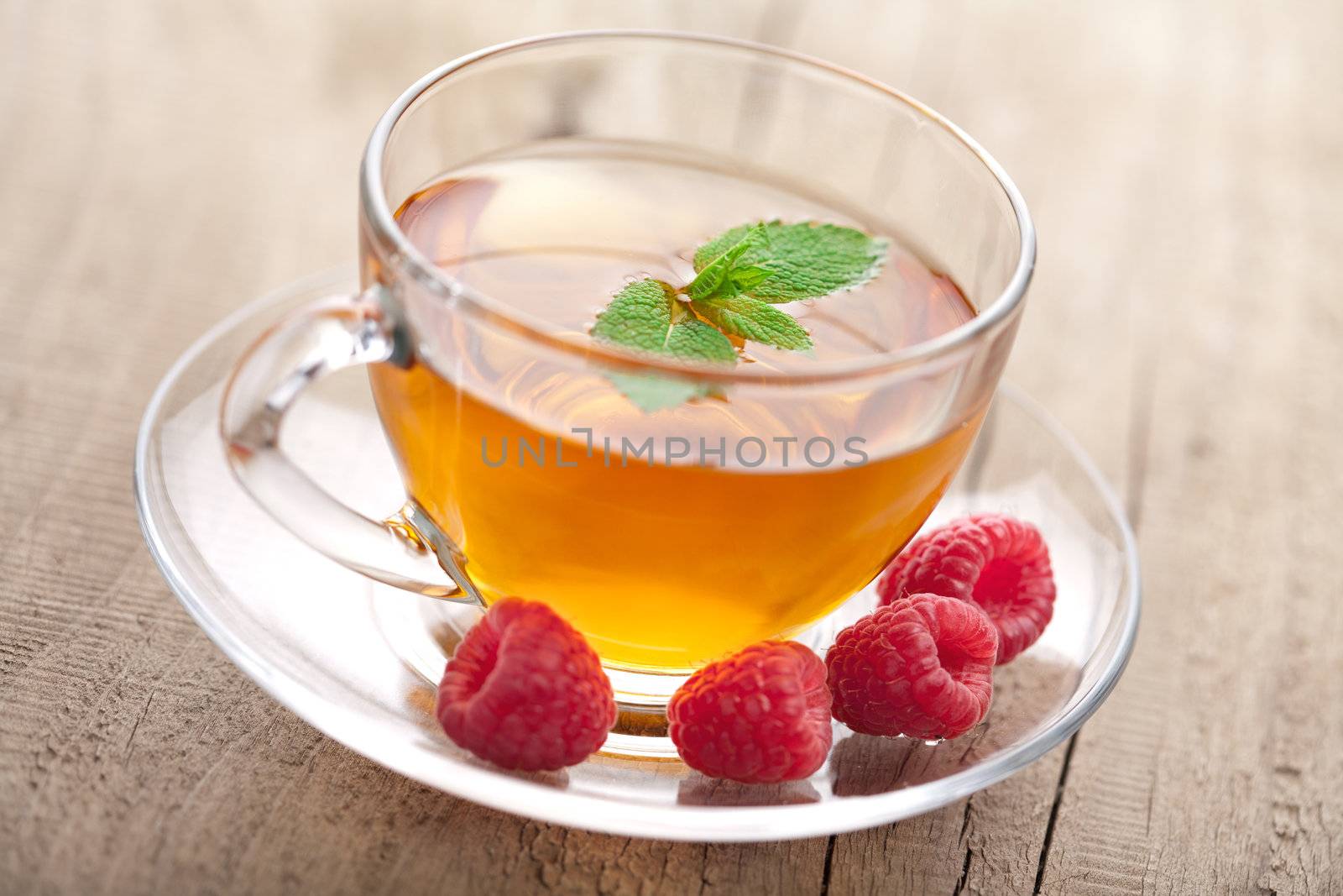 tea with mint and berry