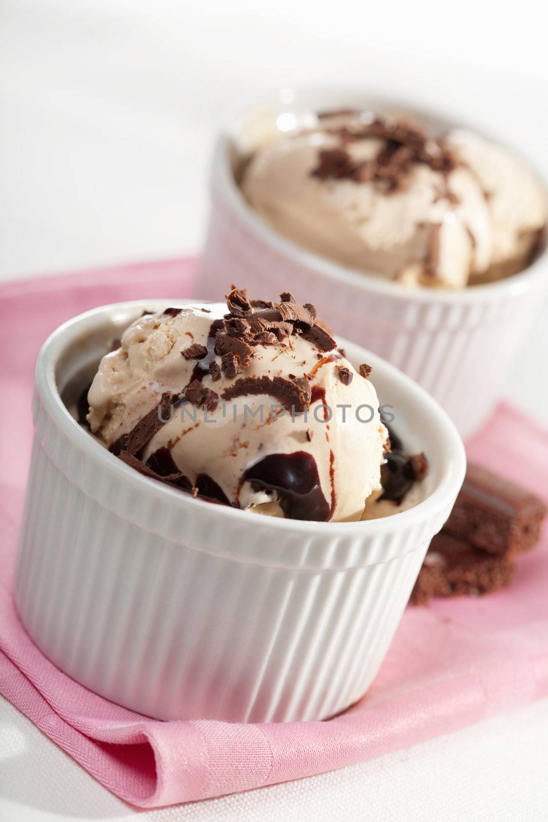 ice cream with chocolate 