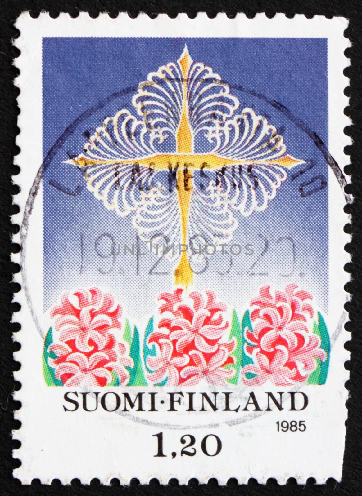 FINLAND - CIRCA 1985: a stamp printed in the Finland shows Cross of St. Thomas and Hyacinths, Christmas, circa 1985