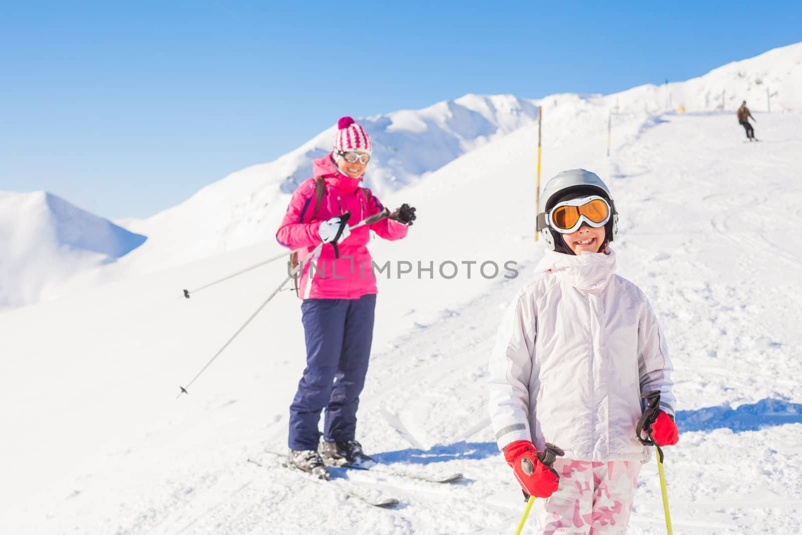 Happy skiers by maxoliki