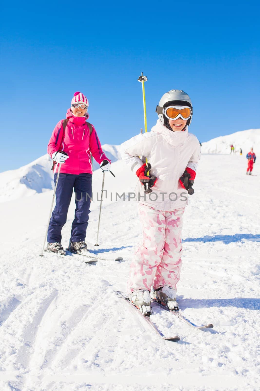 Happy skiers by maxoliki