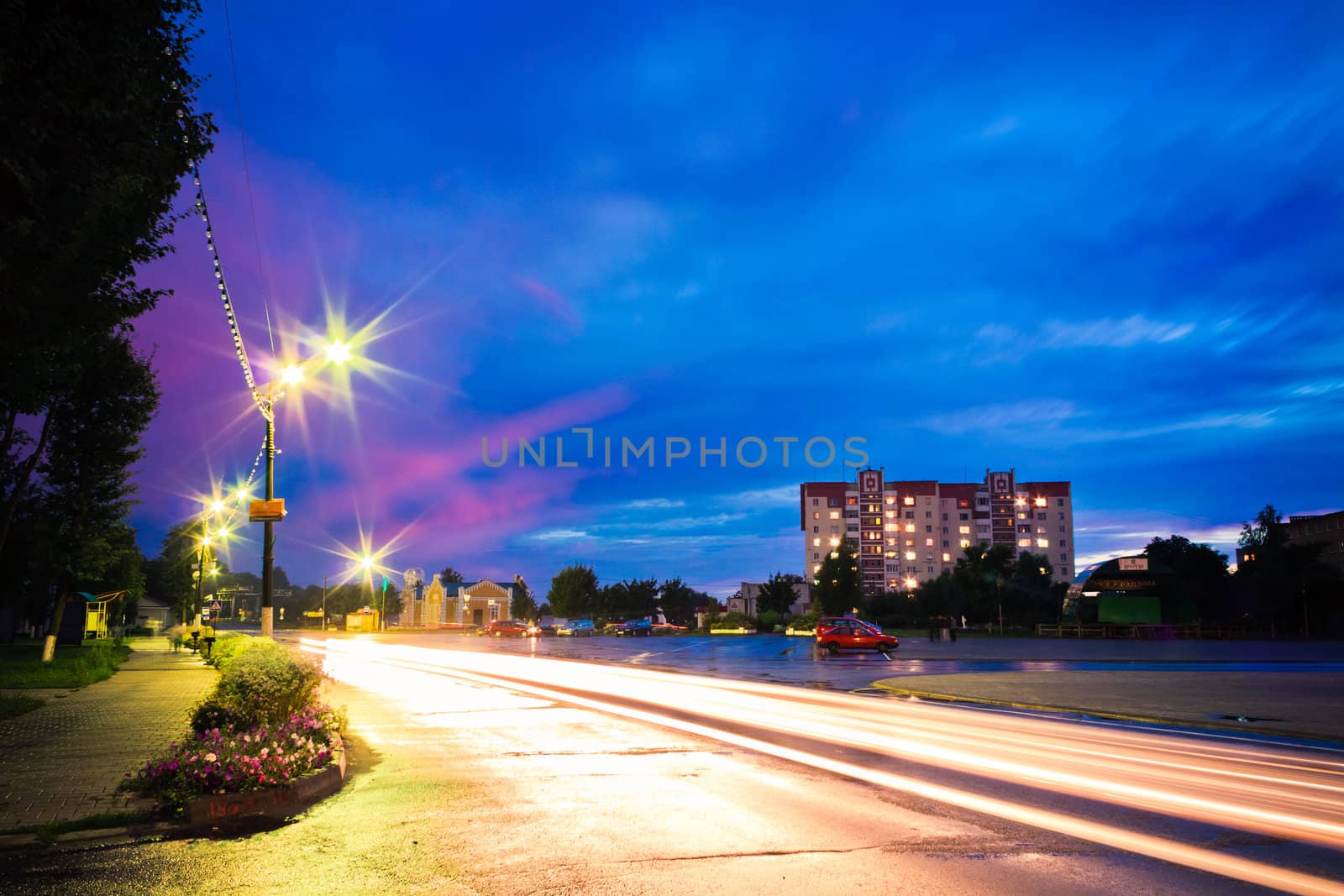 Traffic in the city by night