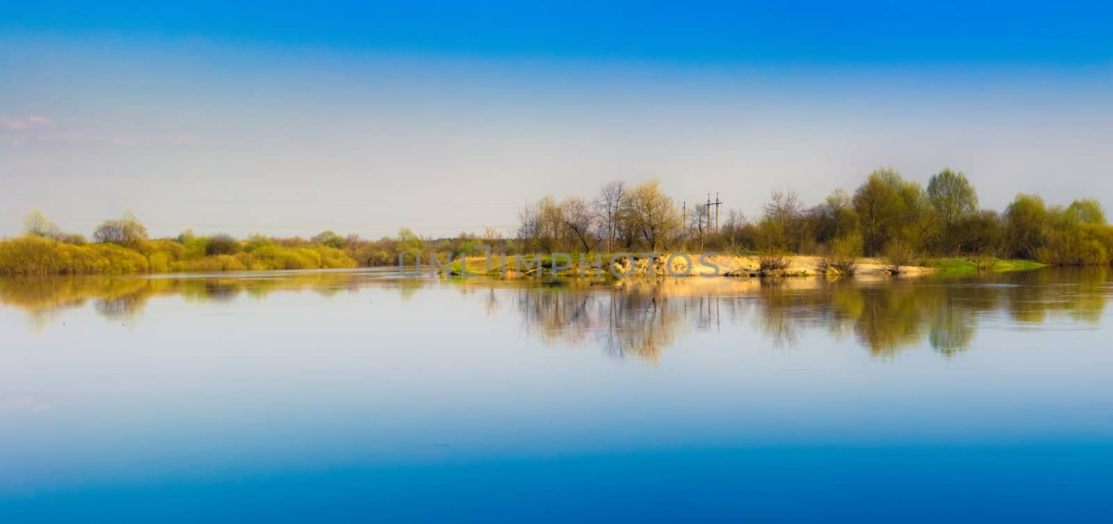Sky reflection on lake. by ryhor