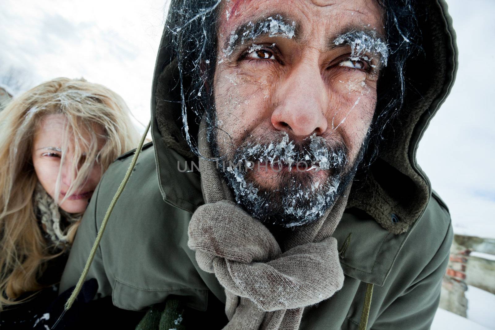 Freezing struggling couple survivers by vilevi