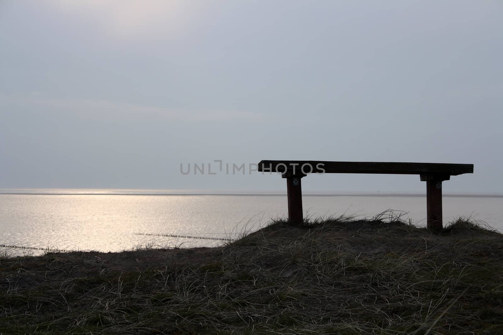 Bench by the sea by hanhepi