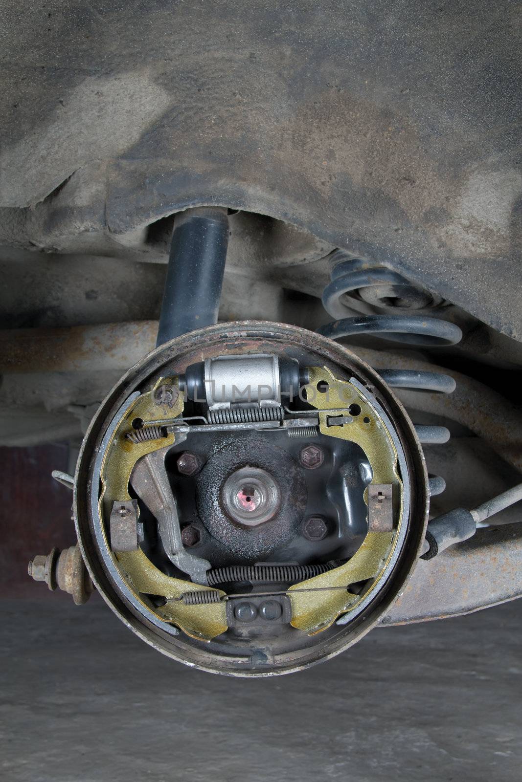 New brake pads and cylinder brake drum