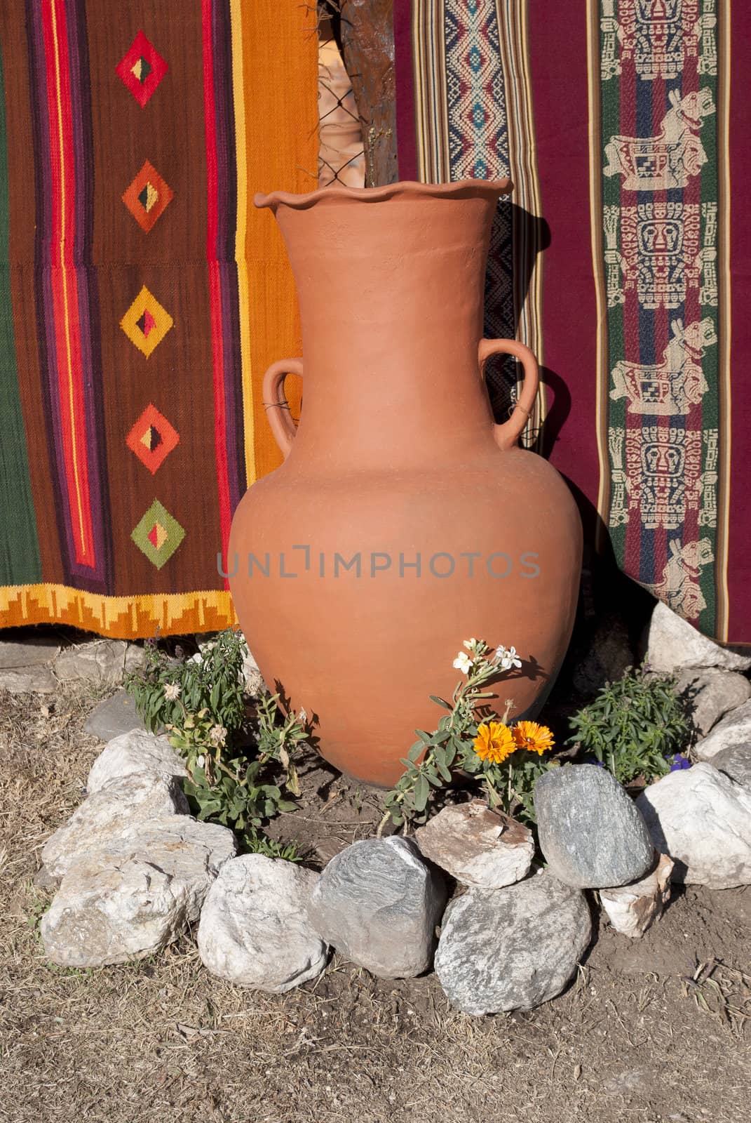 Mud vase by lauria