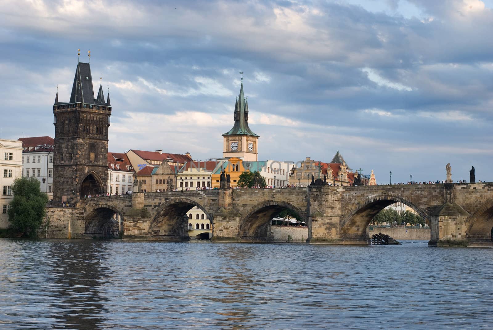 Charles bridge, Prague by sarkao