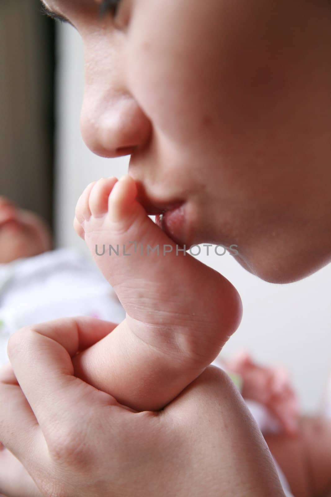 mother kiss baby's foot by duron123
