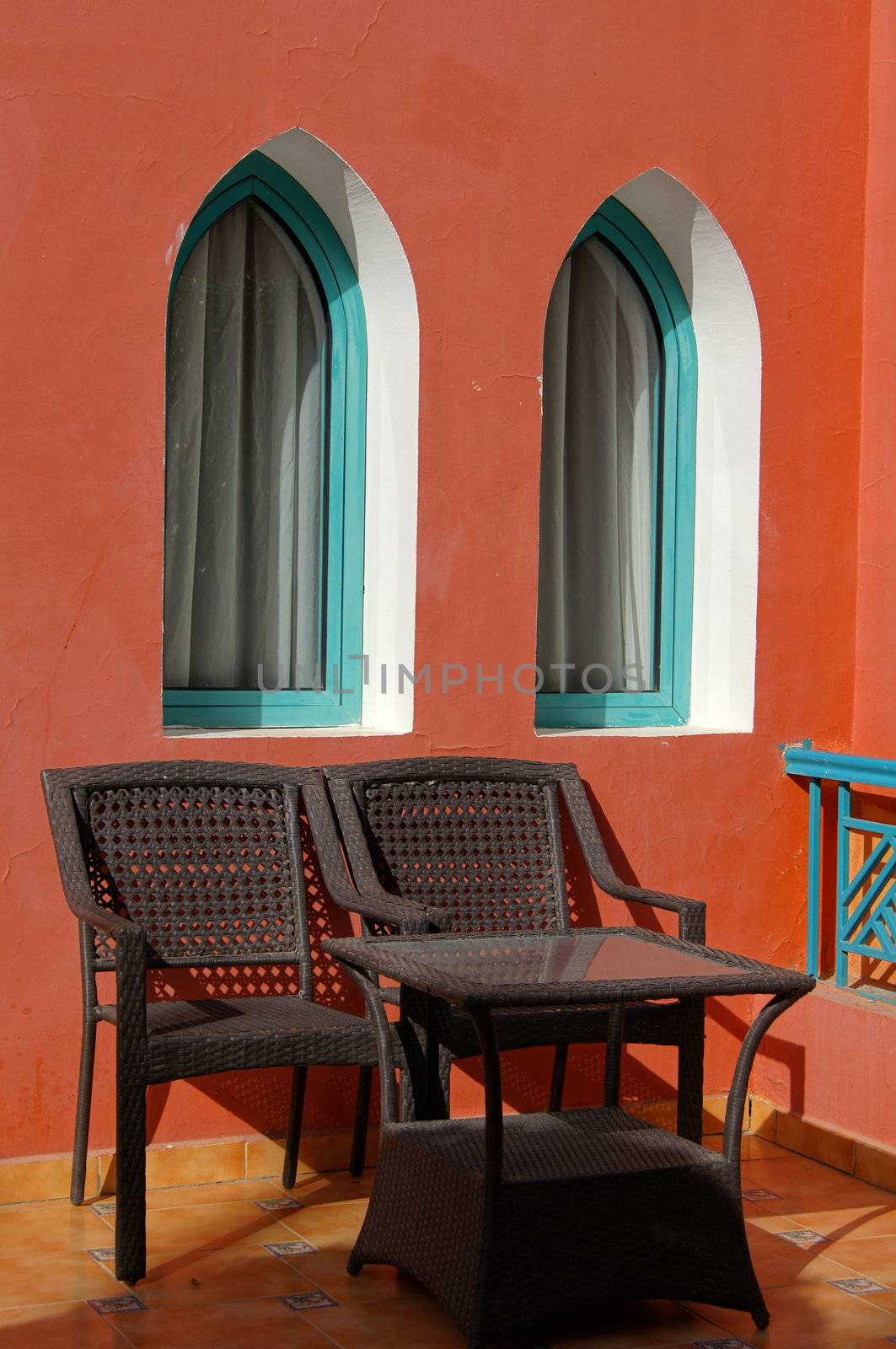 Arabic architecture: table and two chairs             
