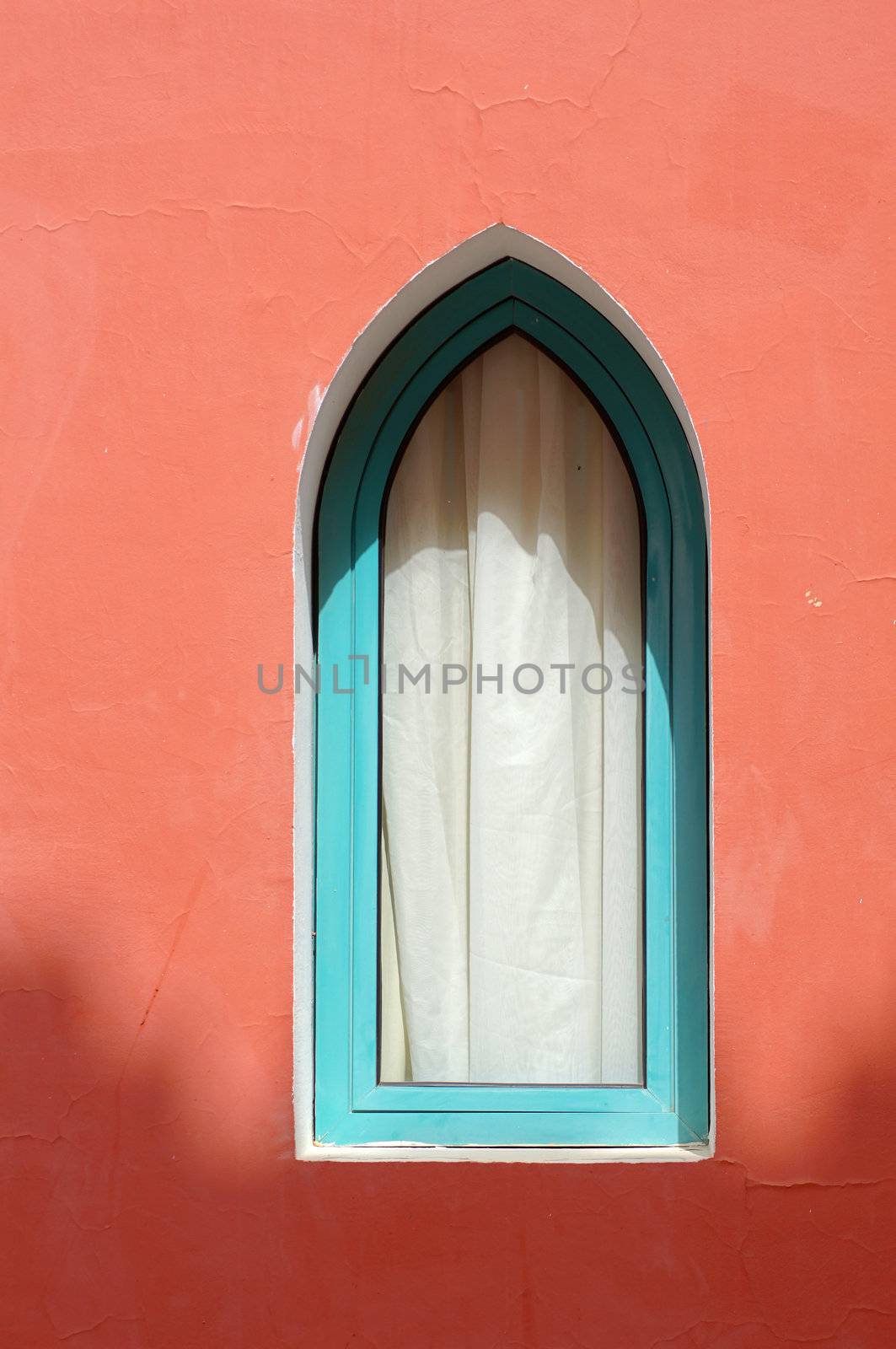 Arabic architecture: window on the red wall                