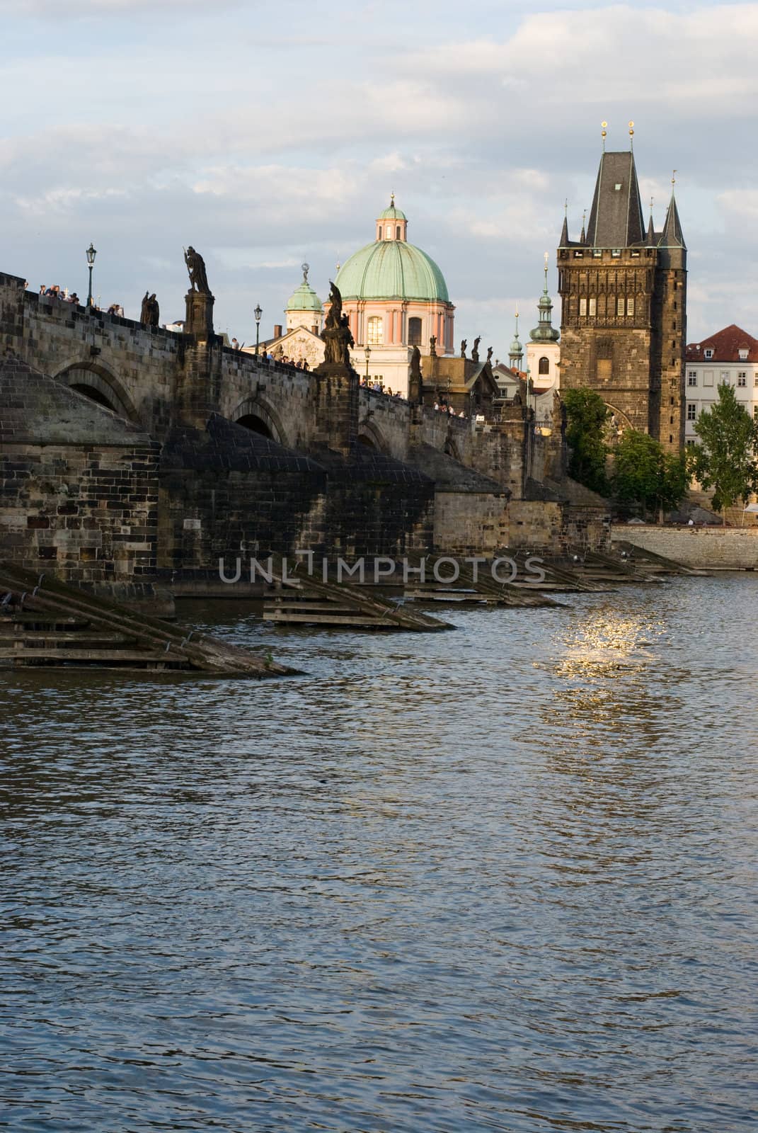 Charles bridge, Prague by sarkao