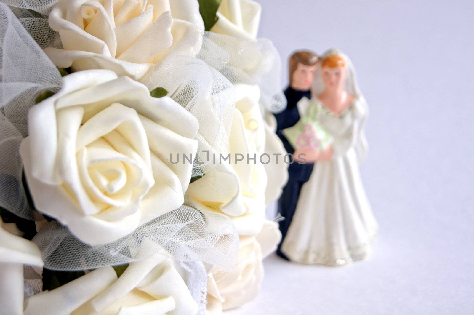 Wedding decoration - white roses bouquet, rings, bride and groom by Elet