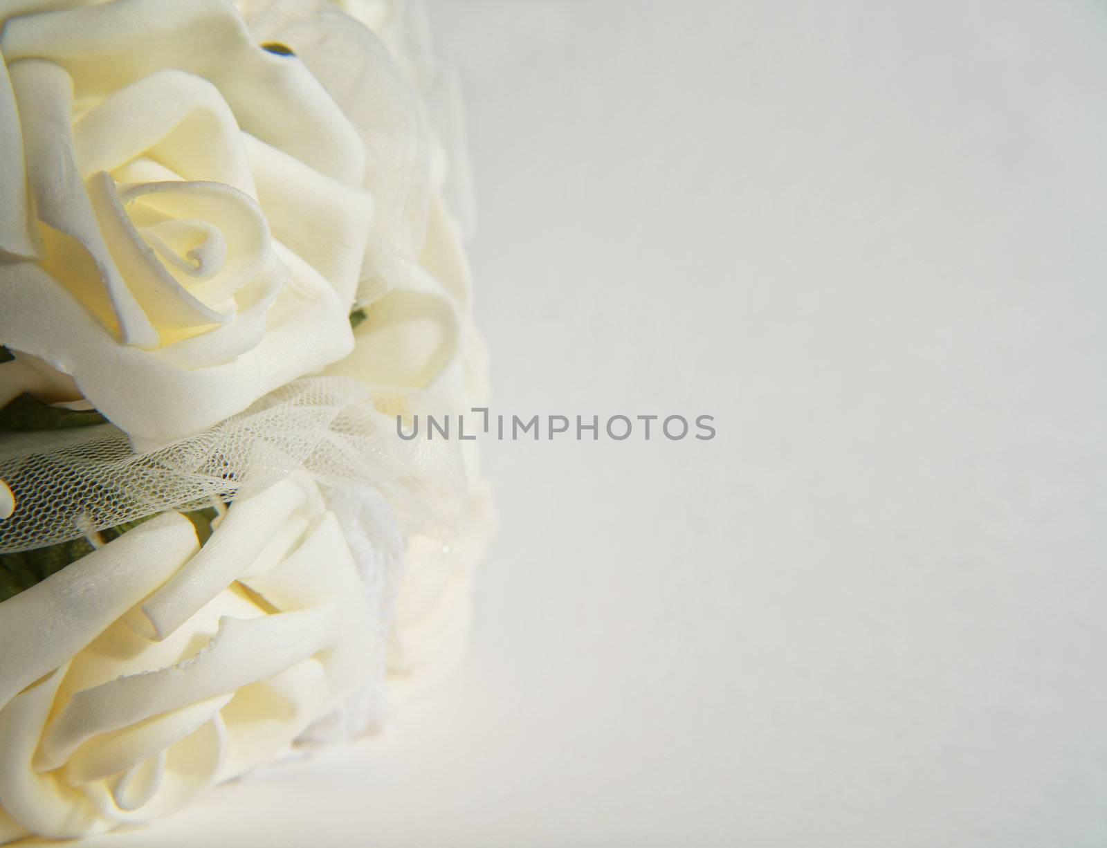 Wedding decoration - white roses bouquet, rings, bride and groom