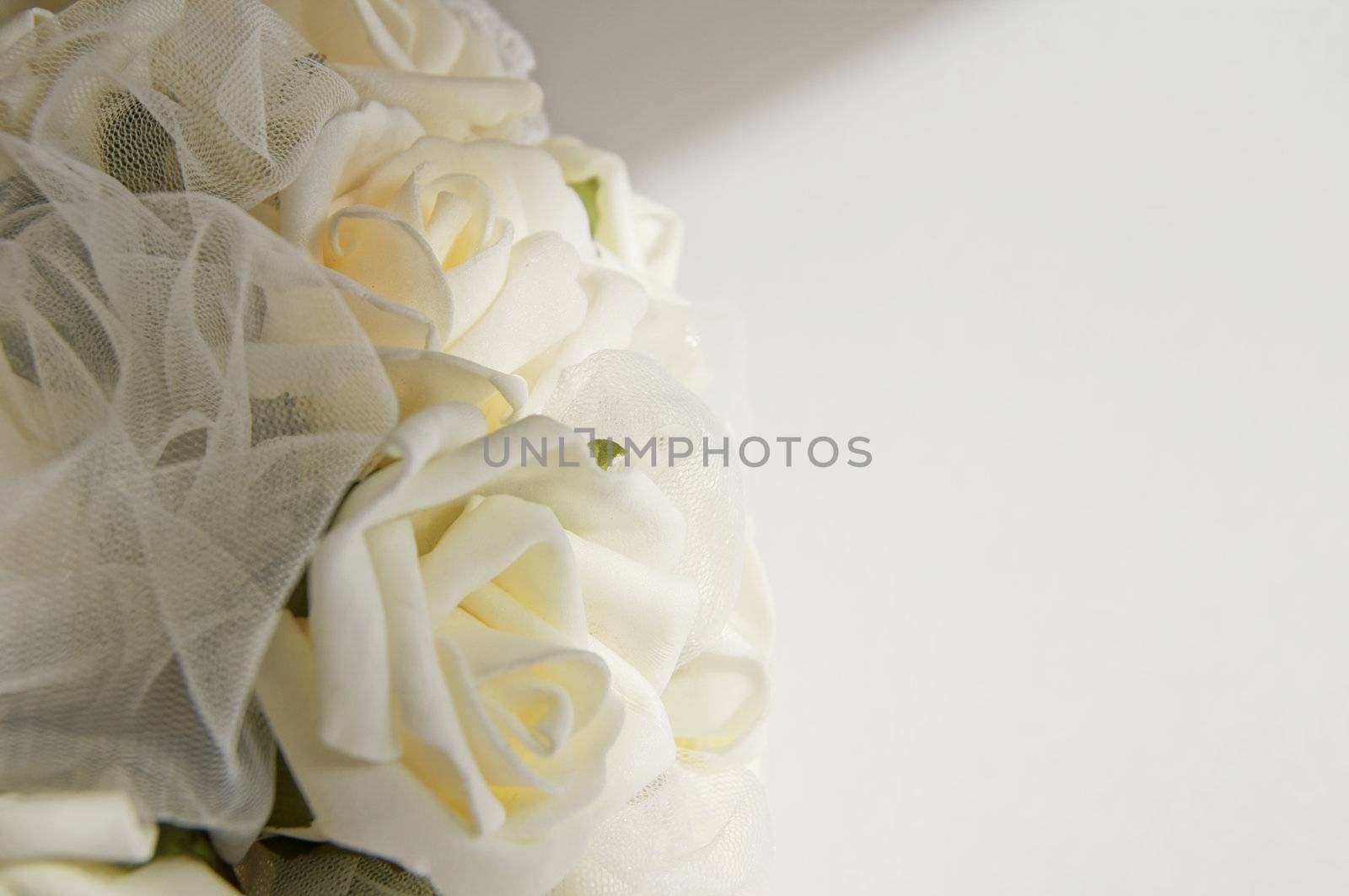 Wedding decoration - white roses bouquet, rings, bride and groom by Elet