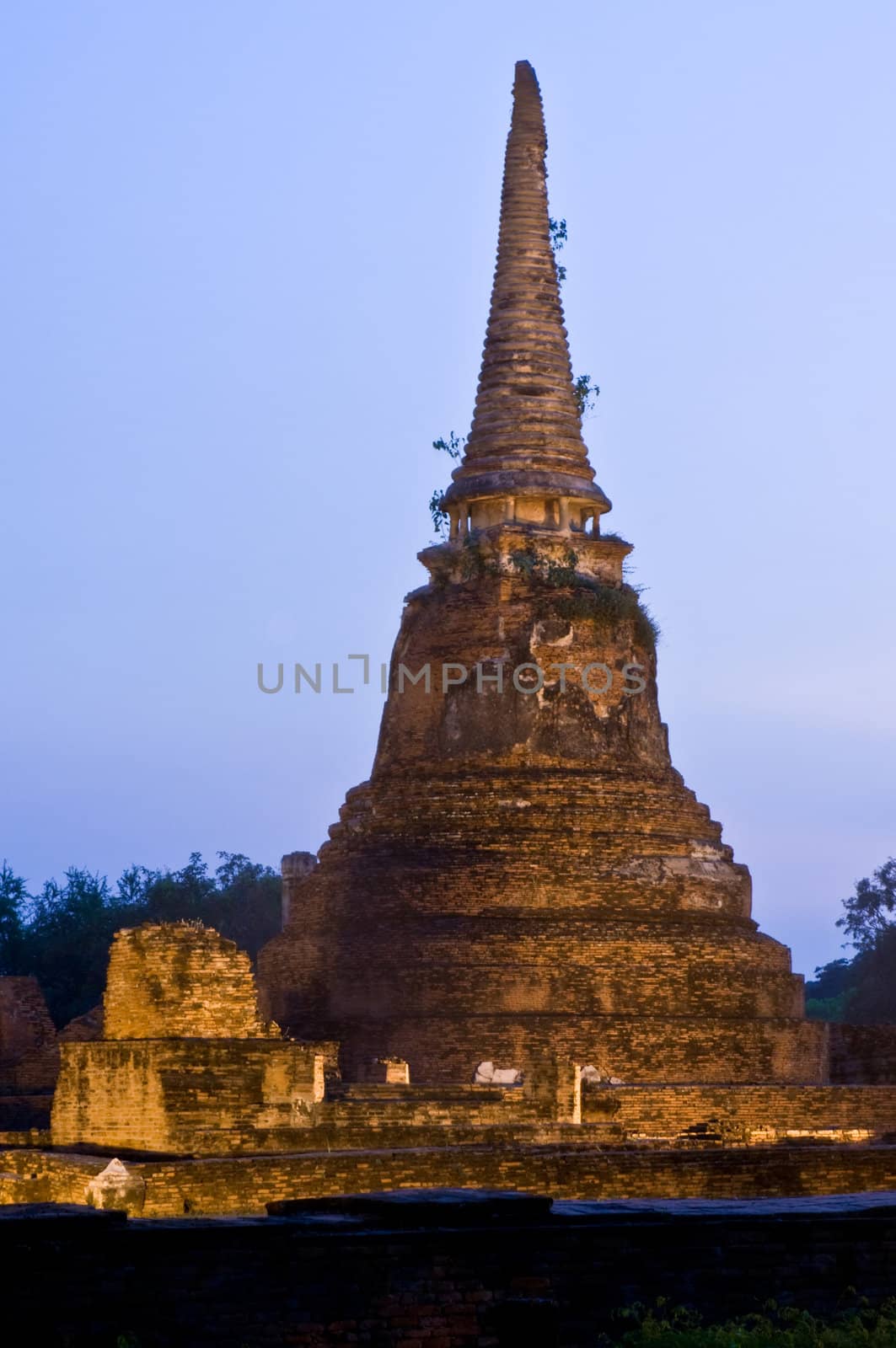 Stupa (chedi) of a Wat in Ayutthaya, Thailand, during the final phase of a sunset. Ayutthaya city is the capital of Ayutthaya province in Thailand. Its historical park is a UNESCO world heritage.