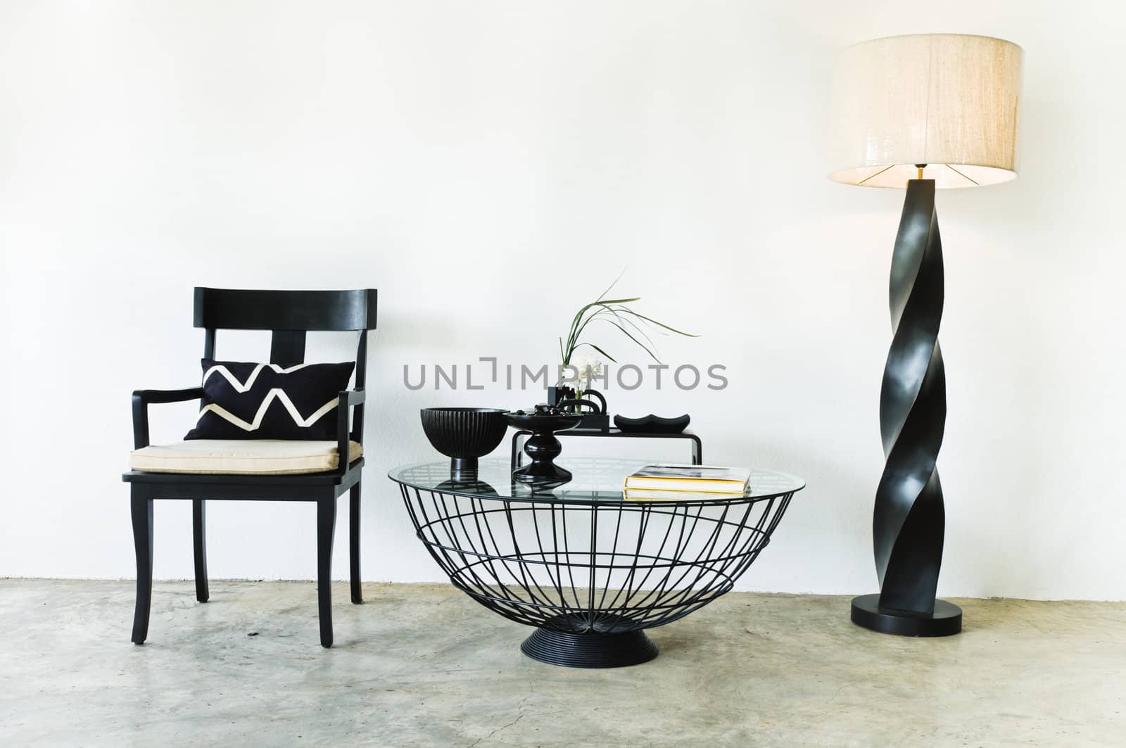 Contemporary seating combination in black with elegant pillows and details