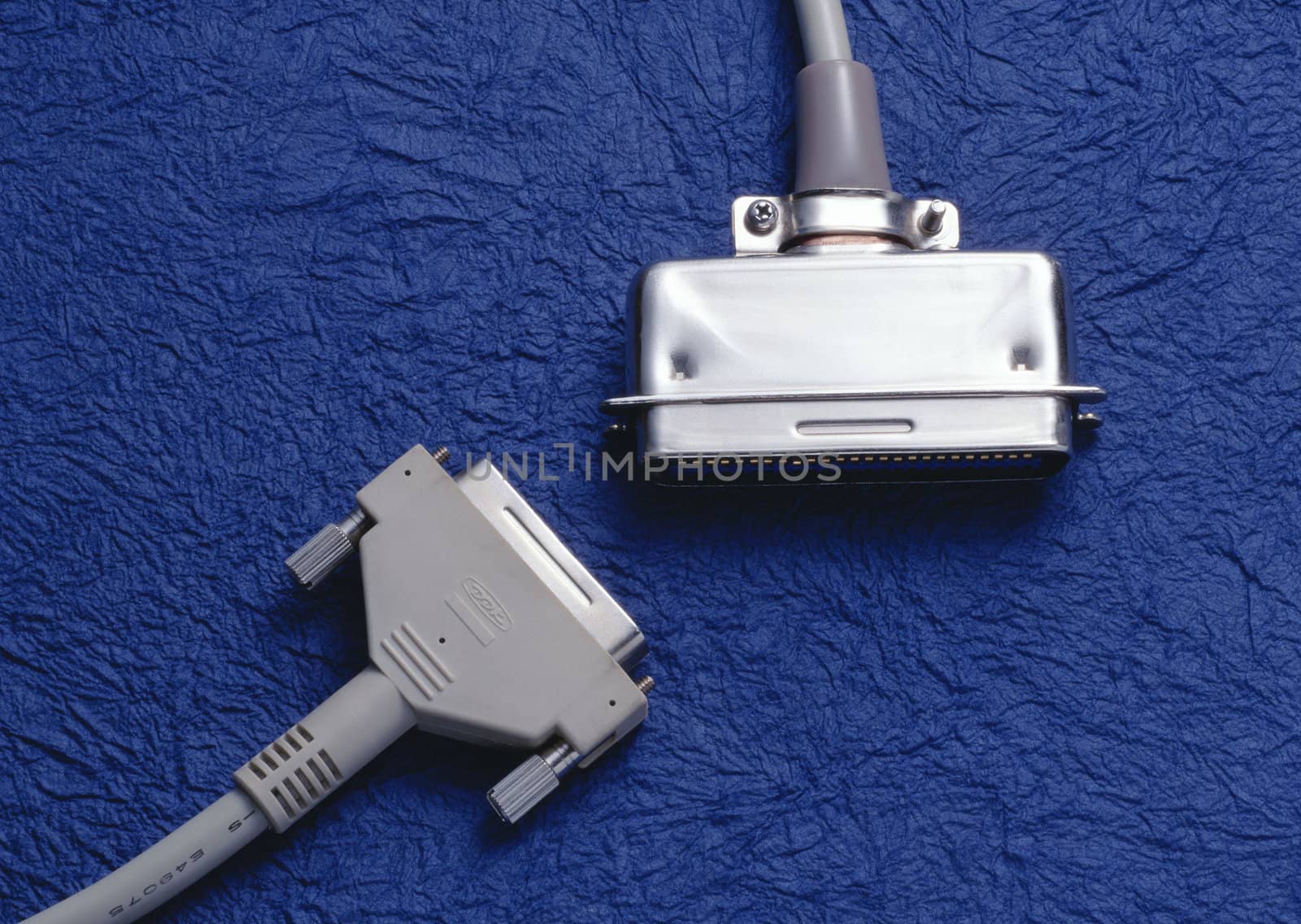 HDMI-DVI monitor connectors by Baltus