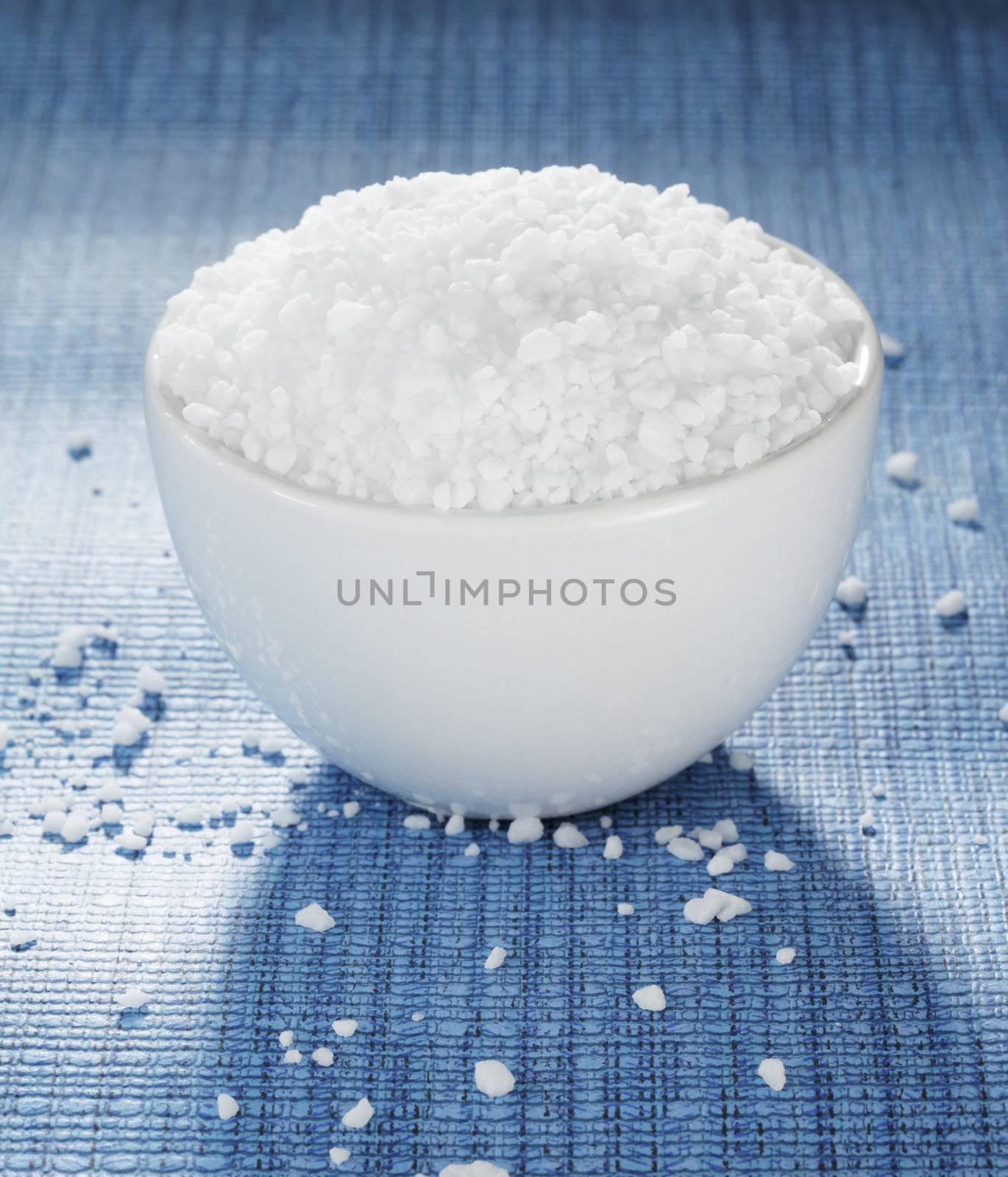 Coarse salt suitable for grinder use in a bowl