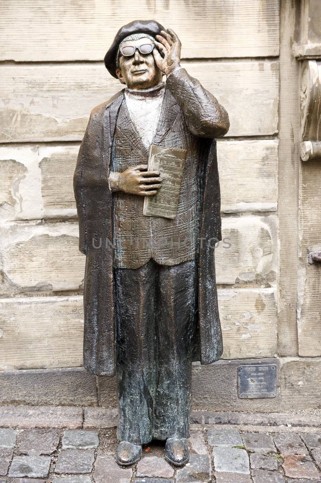  Statue of swedish author, artist, composer and singer Evert Taube in Stockholm. He is best known for his folk songs, and is widely regarded as one of Sweden's most respected musicians.